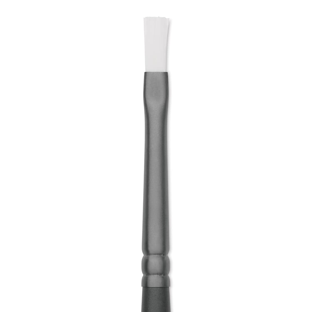 Open in modal - Vallejo White Synthetic Weathering Brush - Flat, Small Size 4, close up