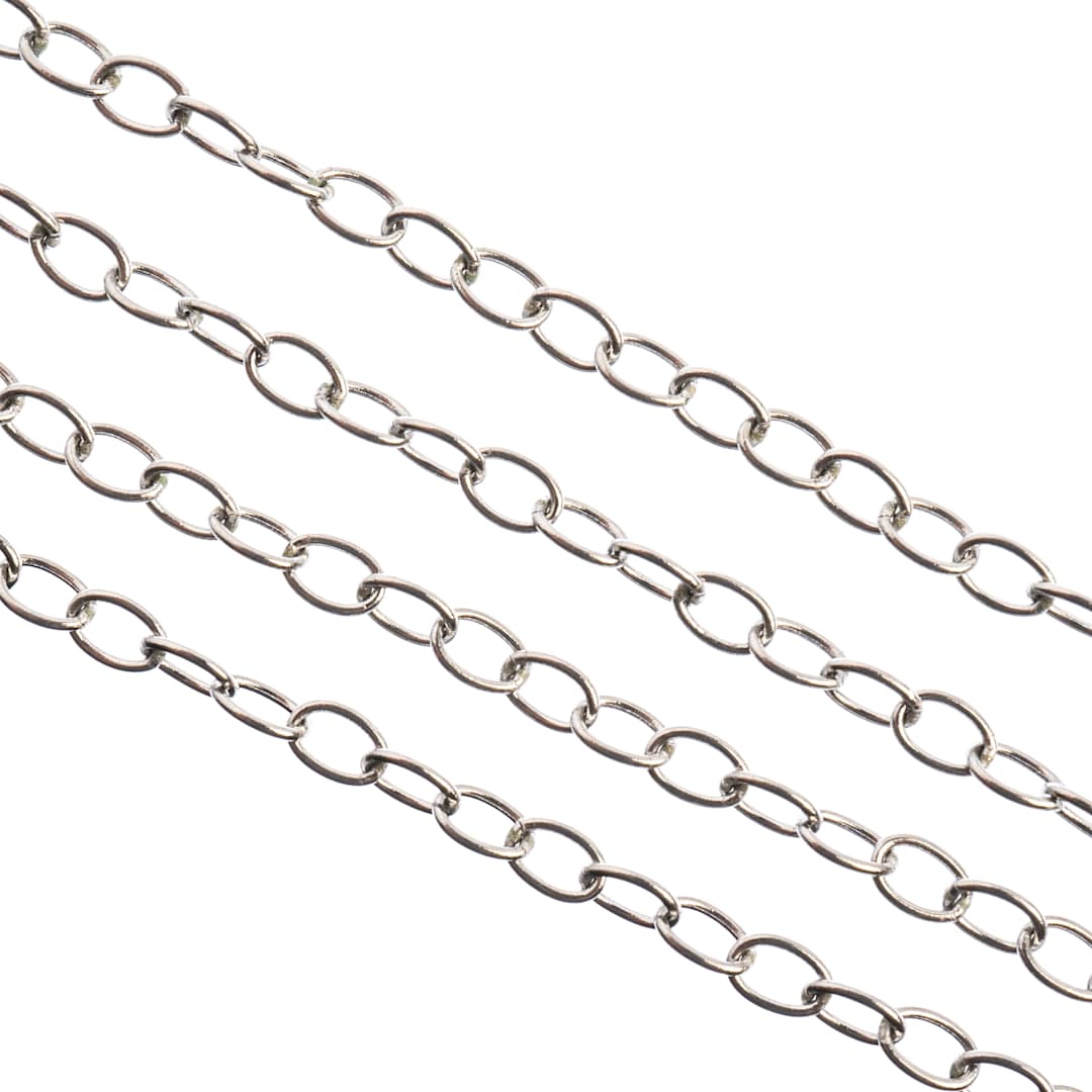 Open in modal - John Bead Stainless Steel Jewelry Chain - Rolo Chain, 1 m Long, 3.7 mm x 2.4 mm Links close up showing links