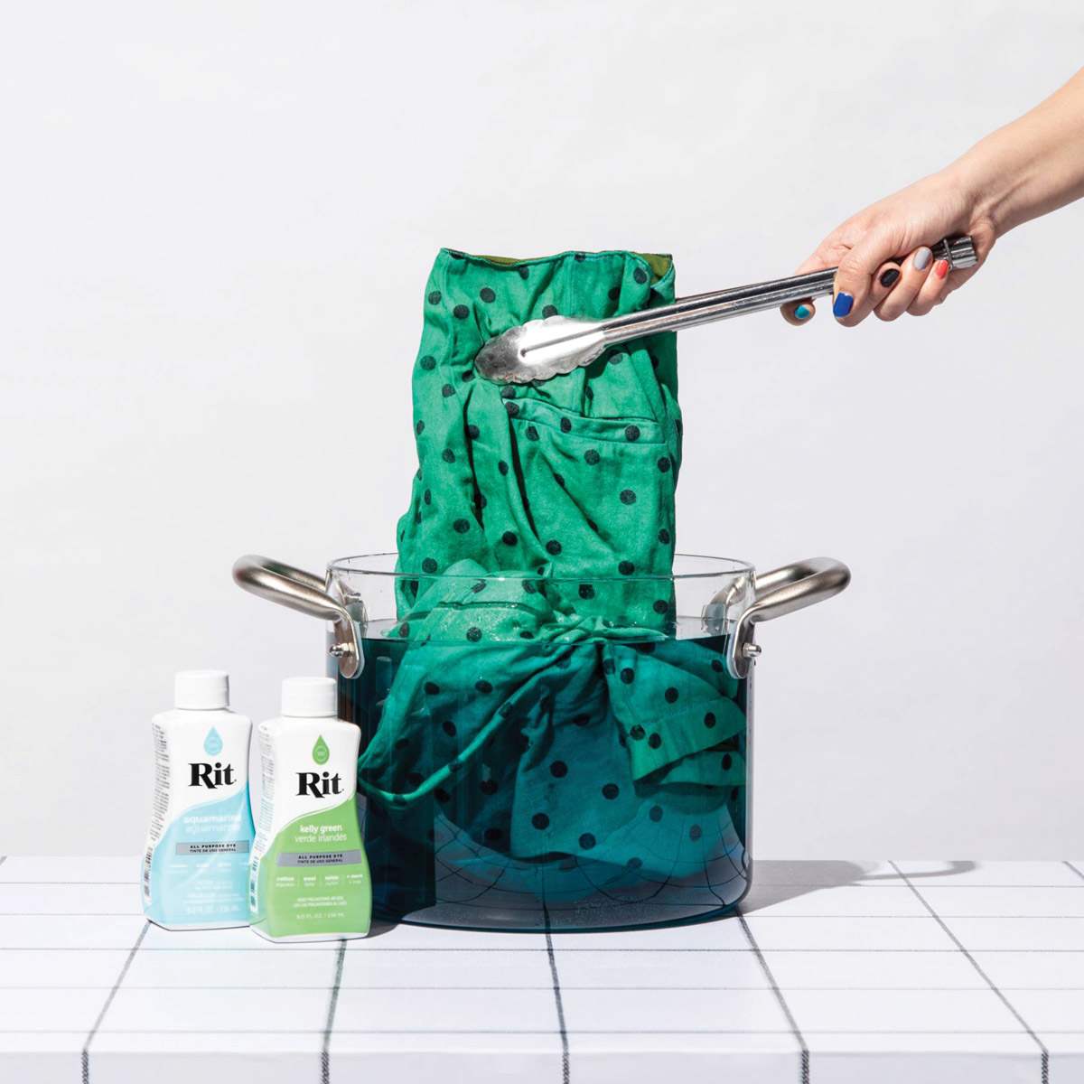 Rit All Purpose Liquid Dye - Kelly Green, 8 oz, submerging fabric in dyed water