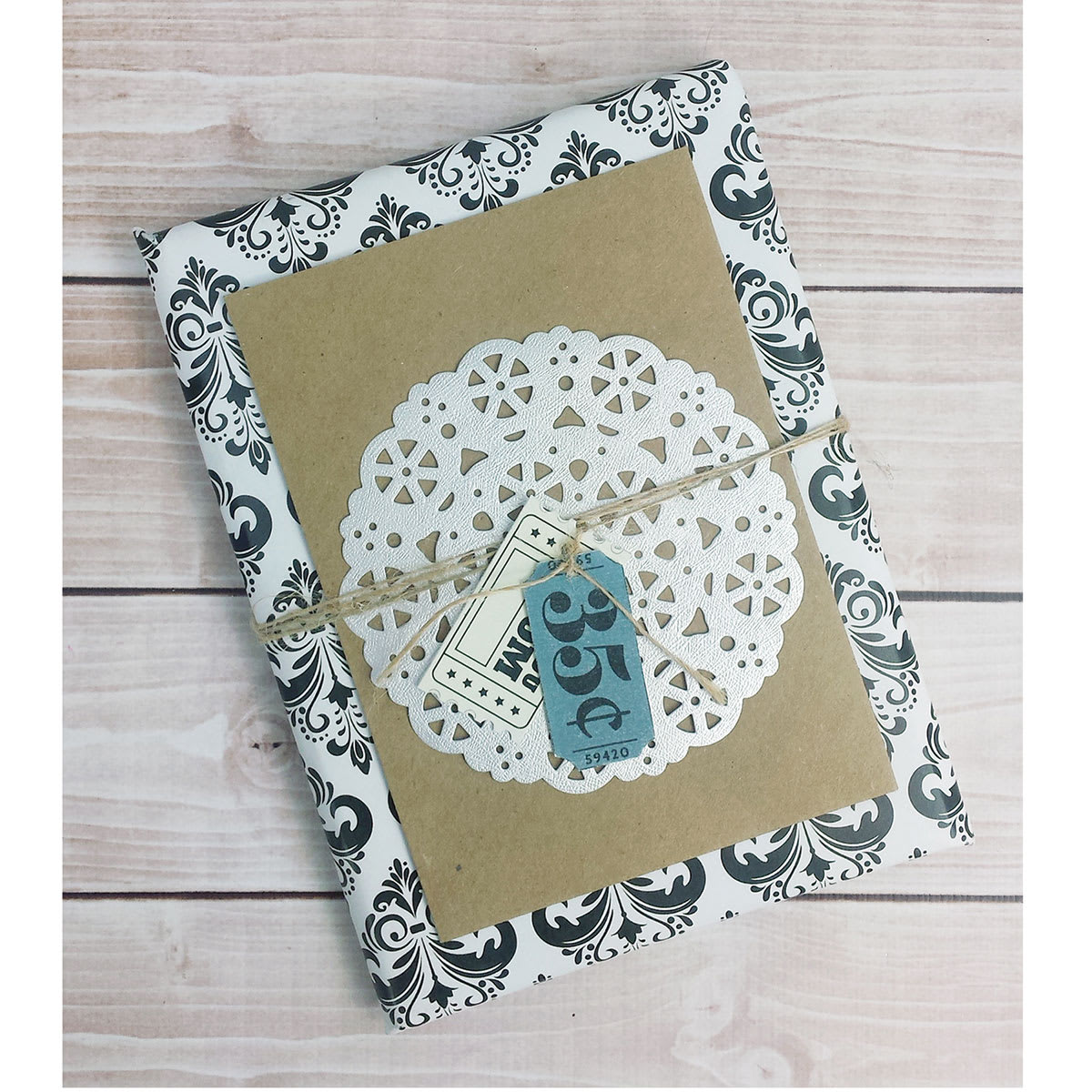 Momenta Doilies