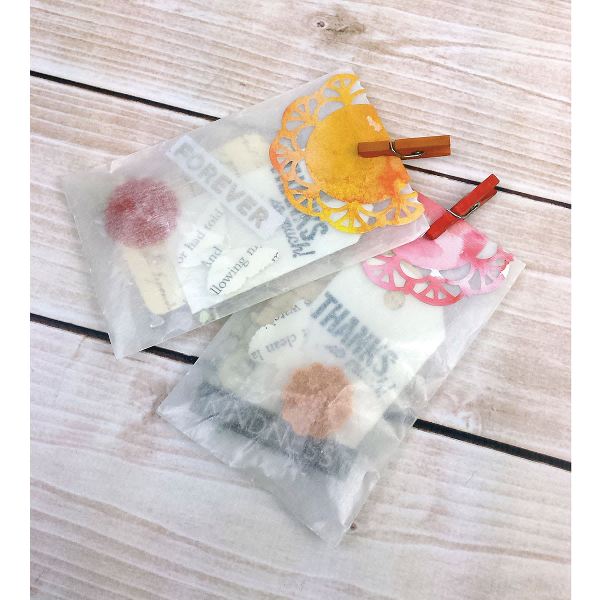 Momenta Doilies