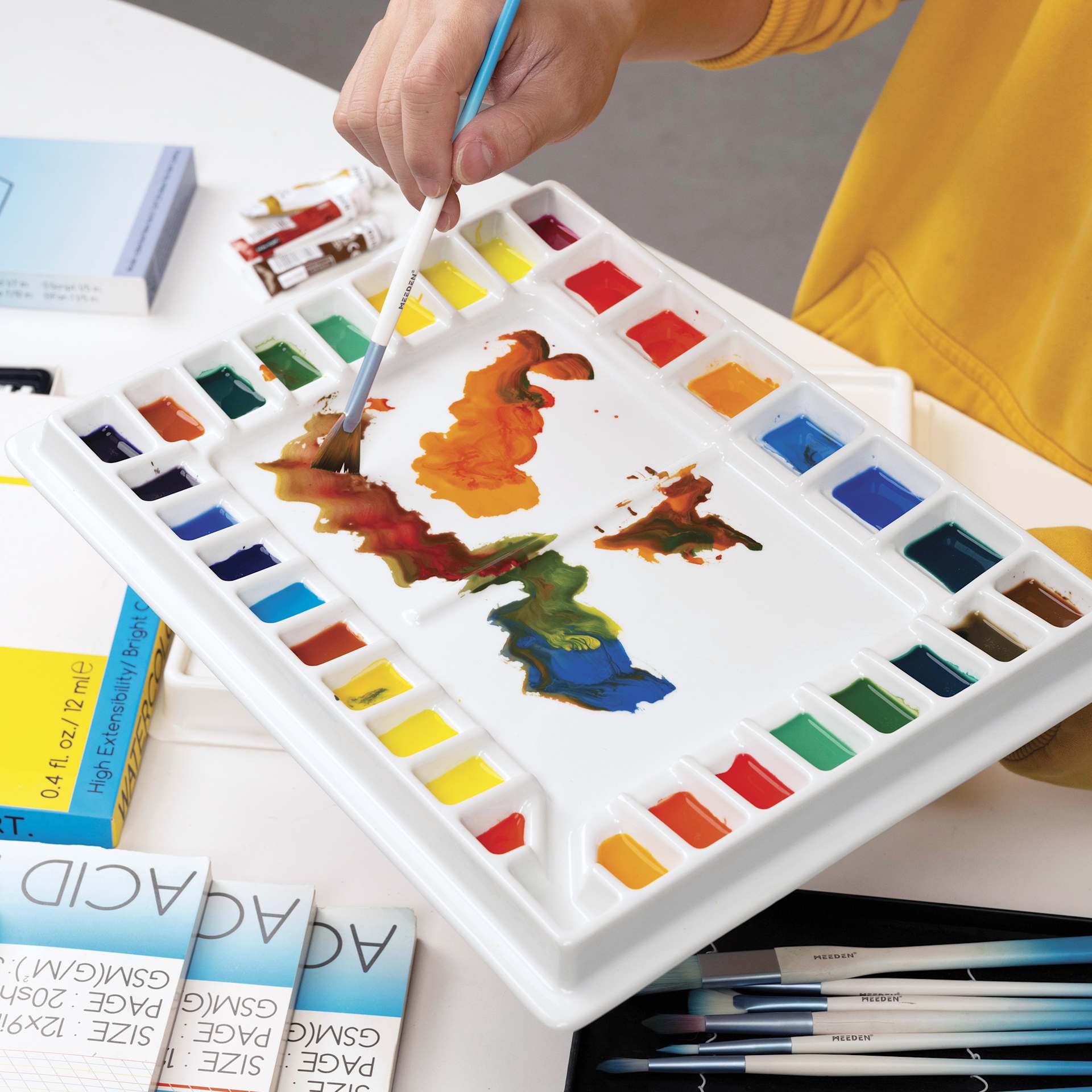 Meeden Covered Porcelain Palette - in use, color mixing on palette