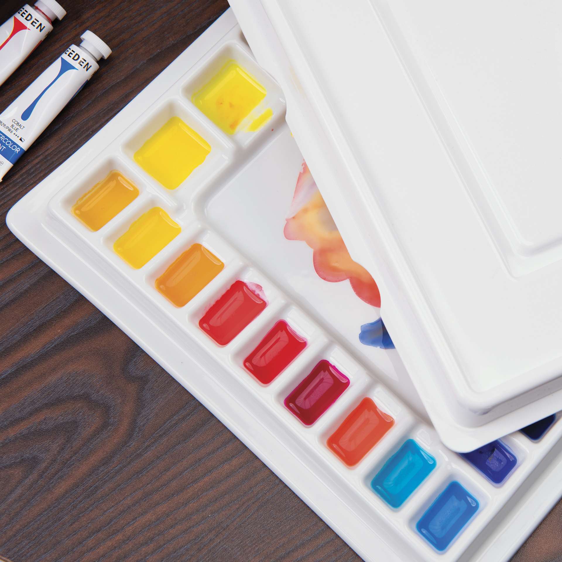 Meeden Covered Porcelain Palette, with cover slightly open