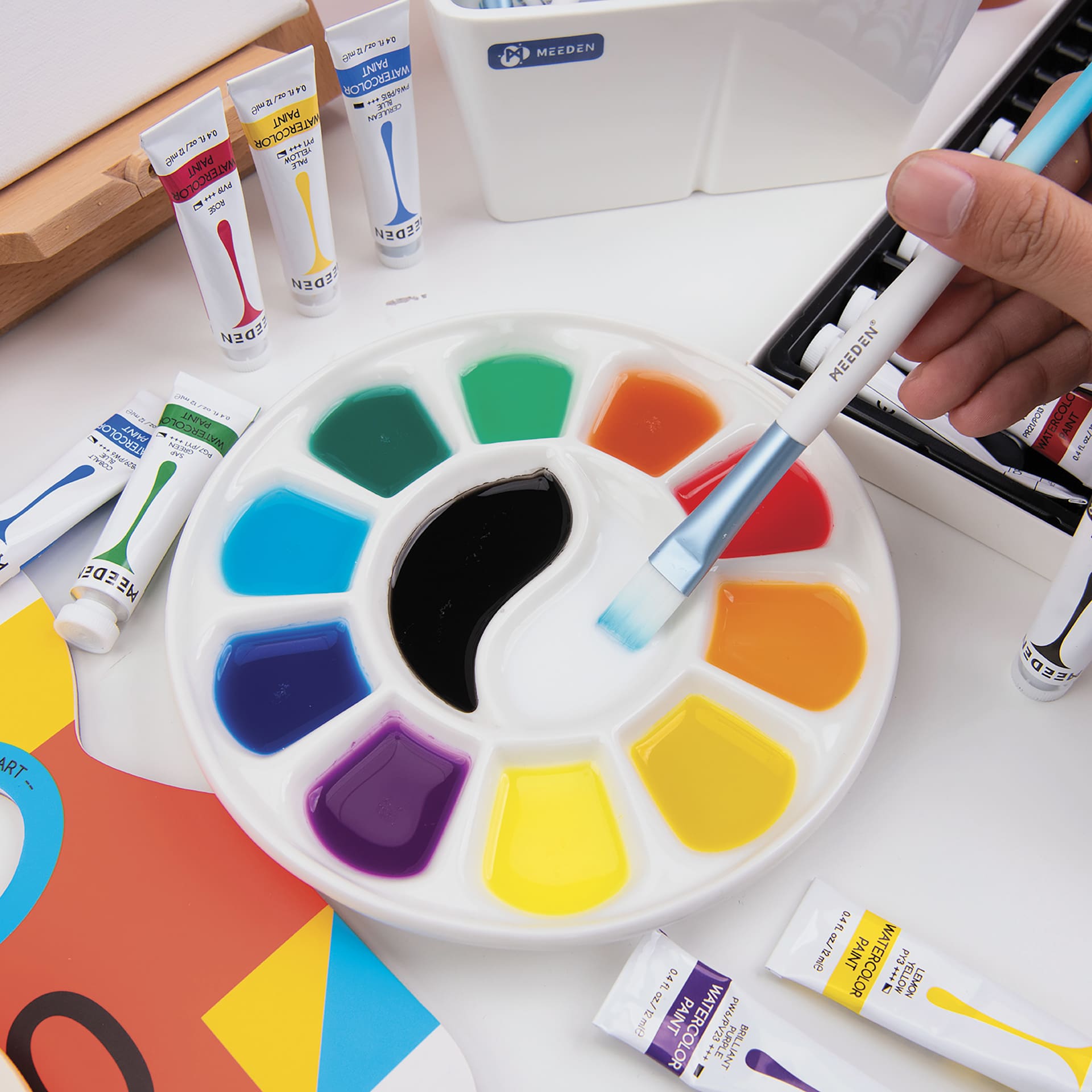 Meeden 12 Well Round Porcelain Palette shown in use