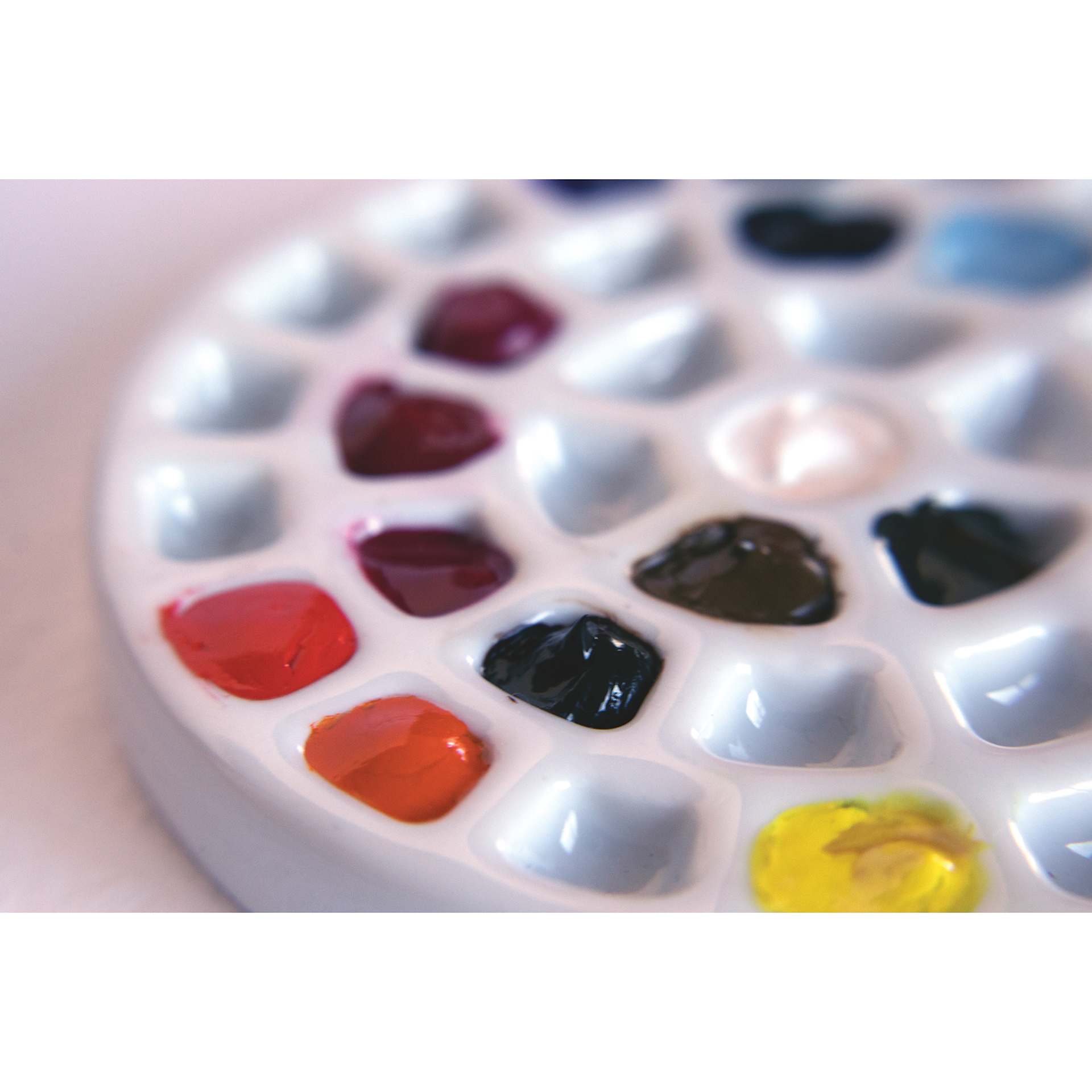 Etchr Lab Travel Mini Porcelain Palette, 37 Wells, close-up