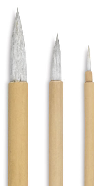 Blick White Hair Sumi Brush - Closeup showing tips of three sizes of brush