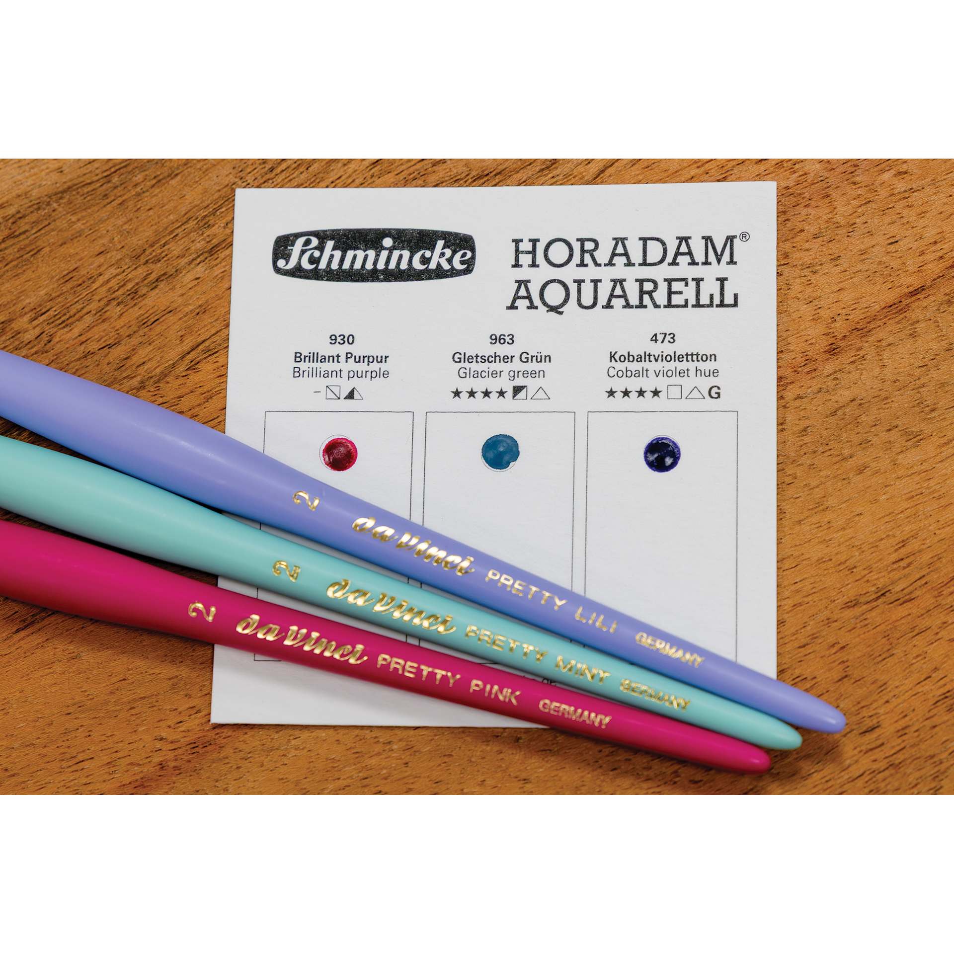 Da Vinci Pretty Art Brush Set, close up of brush handles and dot card