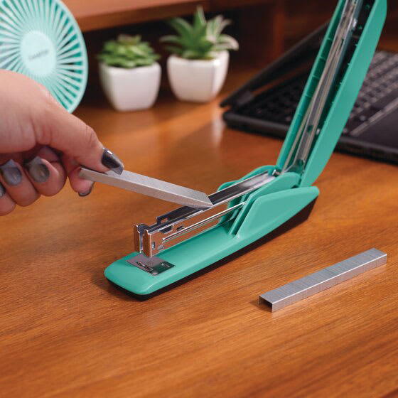 Swingline 545 Standard Stapler - Spring Green inserting staples into magazine