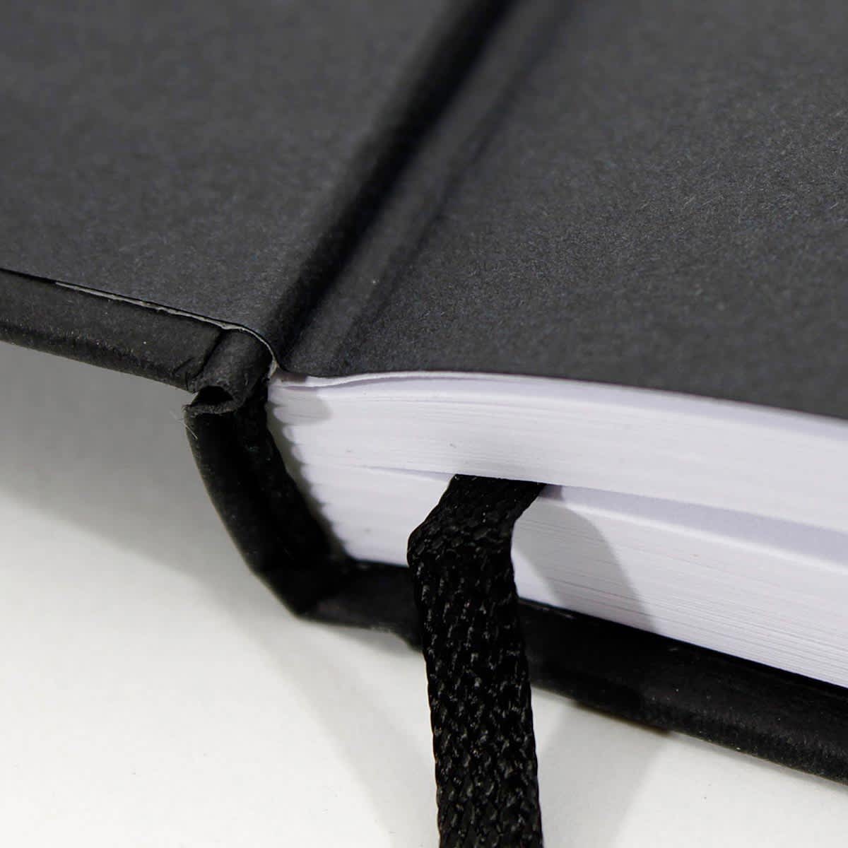 Montana Cans Hardbound Black Book - 12" x 8.5", 75 lb, 144 Sheets