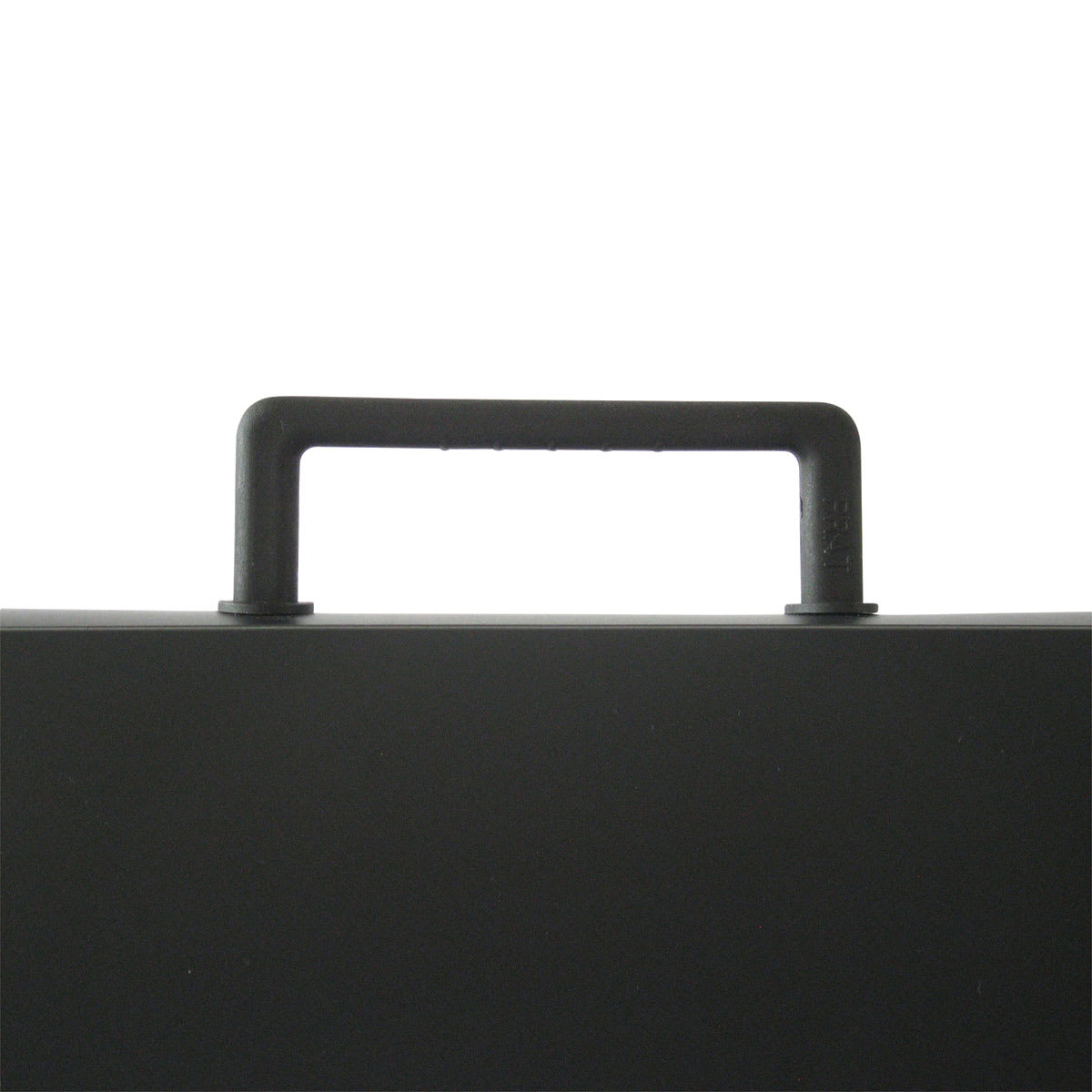 Start 0 Essential Portfolio, Black - 17" x 22" x 1-1/2" close-up of handle