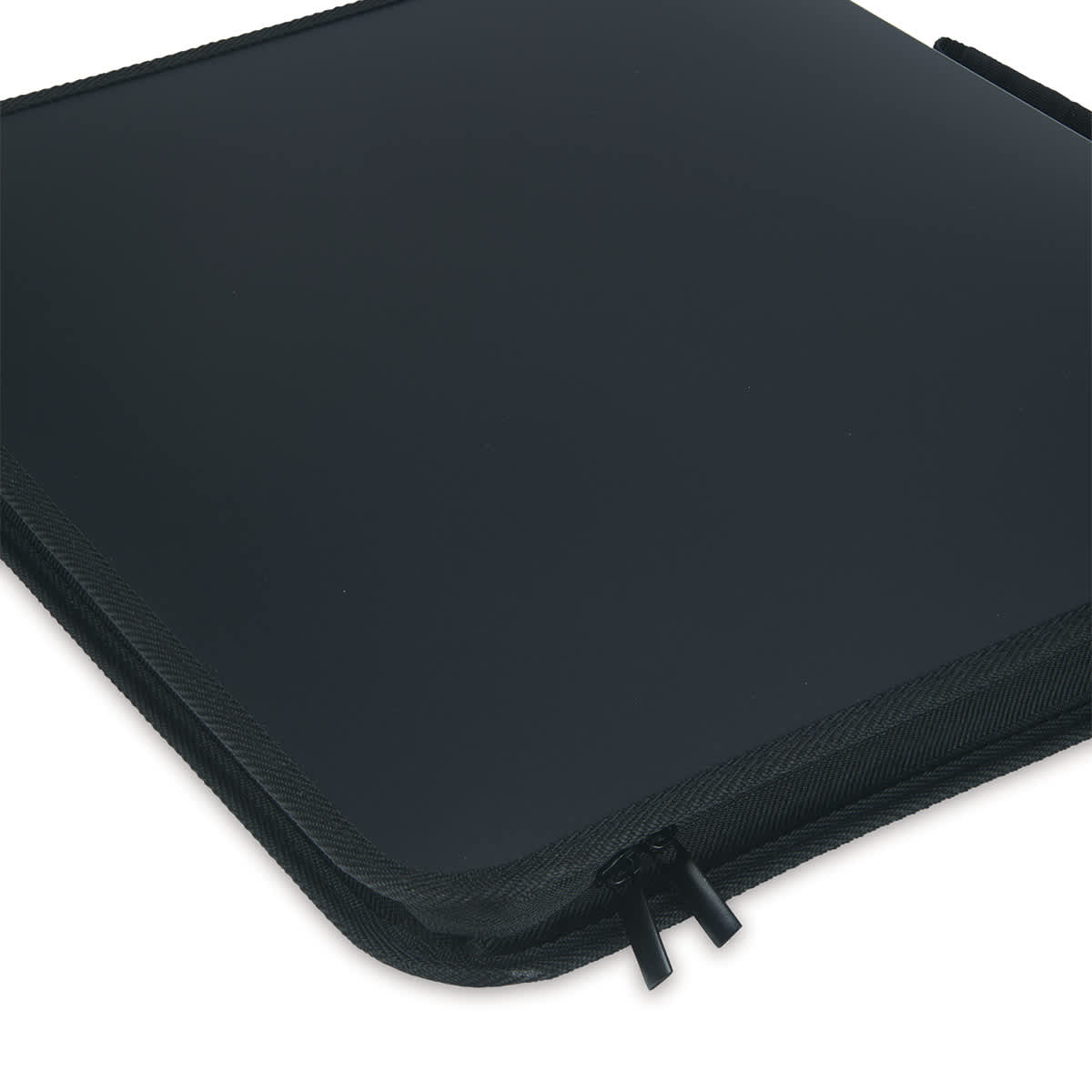 Itoya ProFolio Zipper Binder - 14" x 11", 5 Sleeves (close-up of corner and zipper)