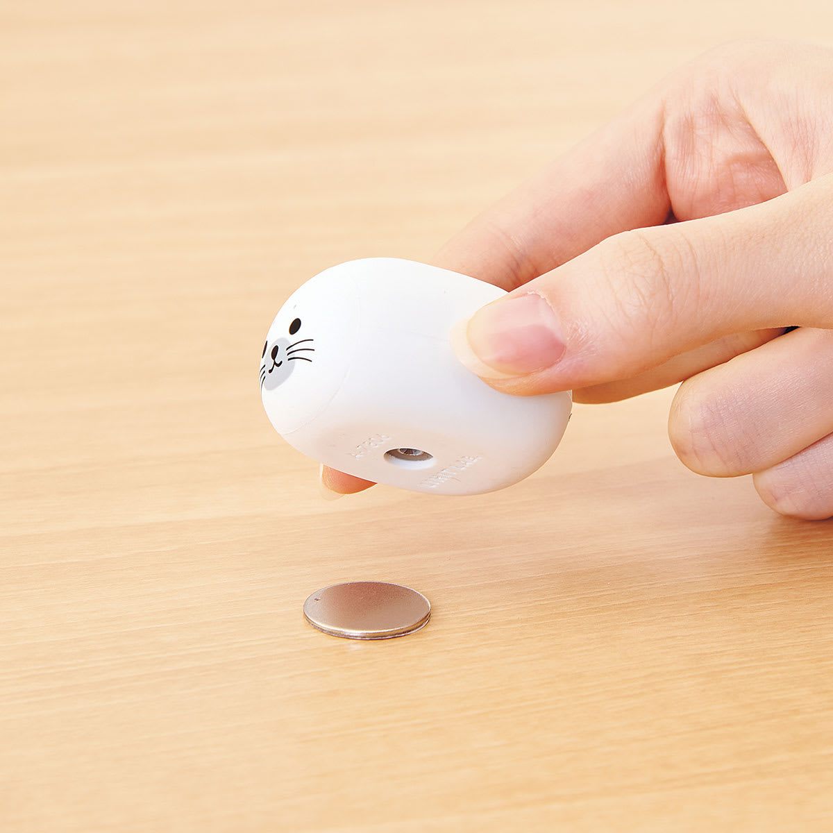 PuniLabo Pen Stand - Seal (with magnet to hold it in place)