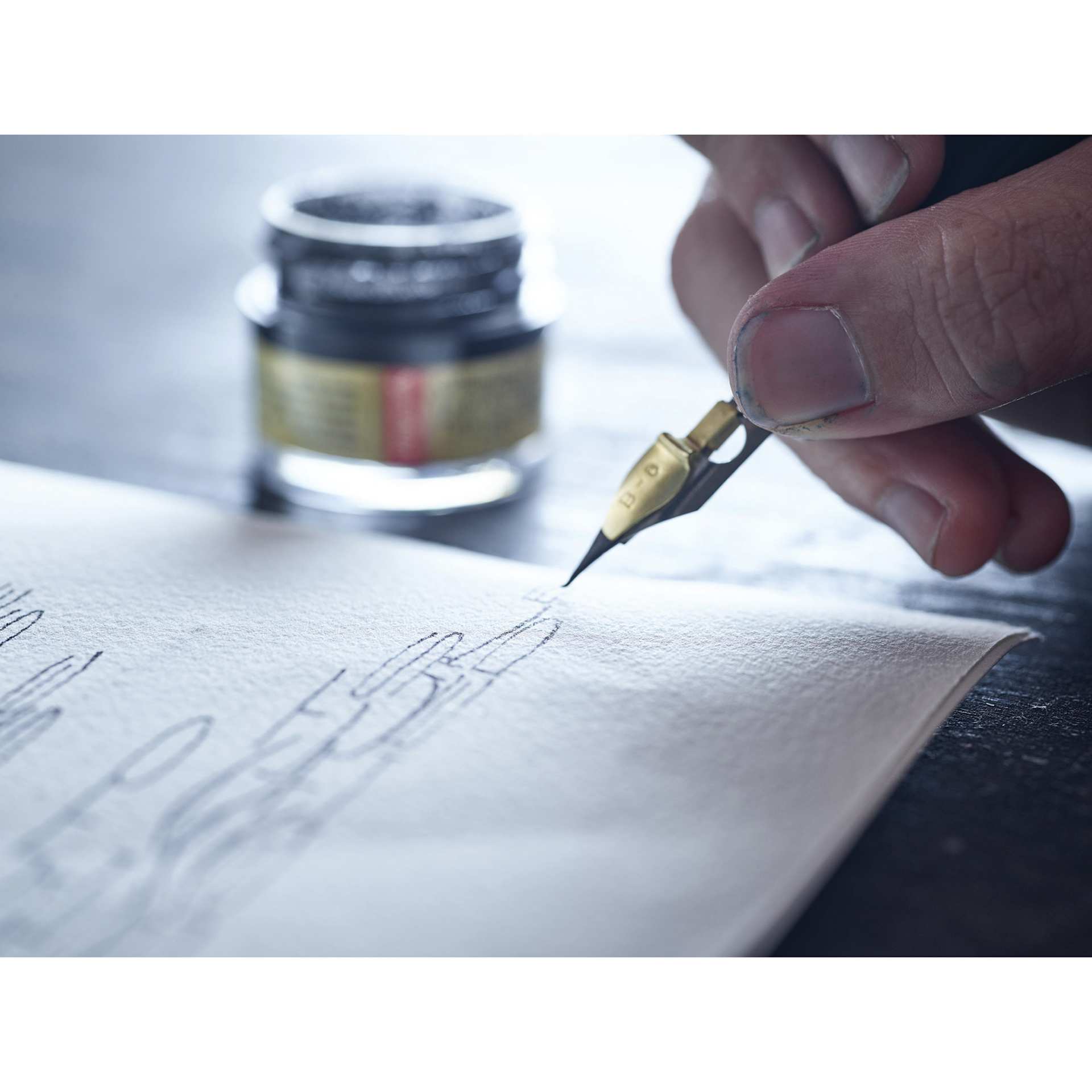Speedball Broad Edge B-Series Round Calligraphy Nib, in use writing over paper Speedball Broad Edge B-Series Round Calligraphy Nib, in use writing over paper