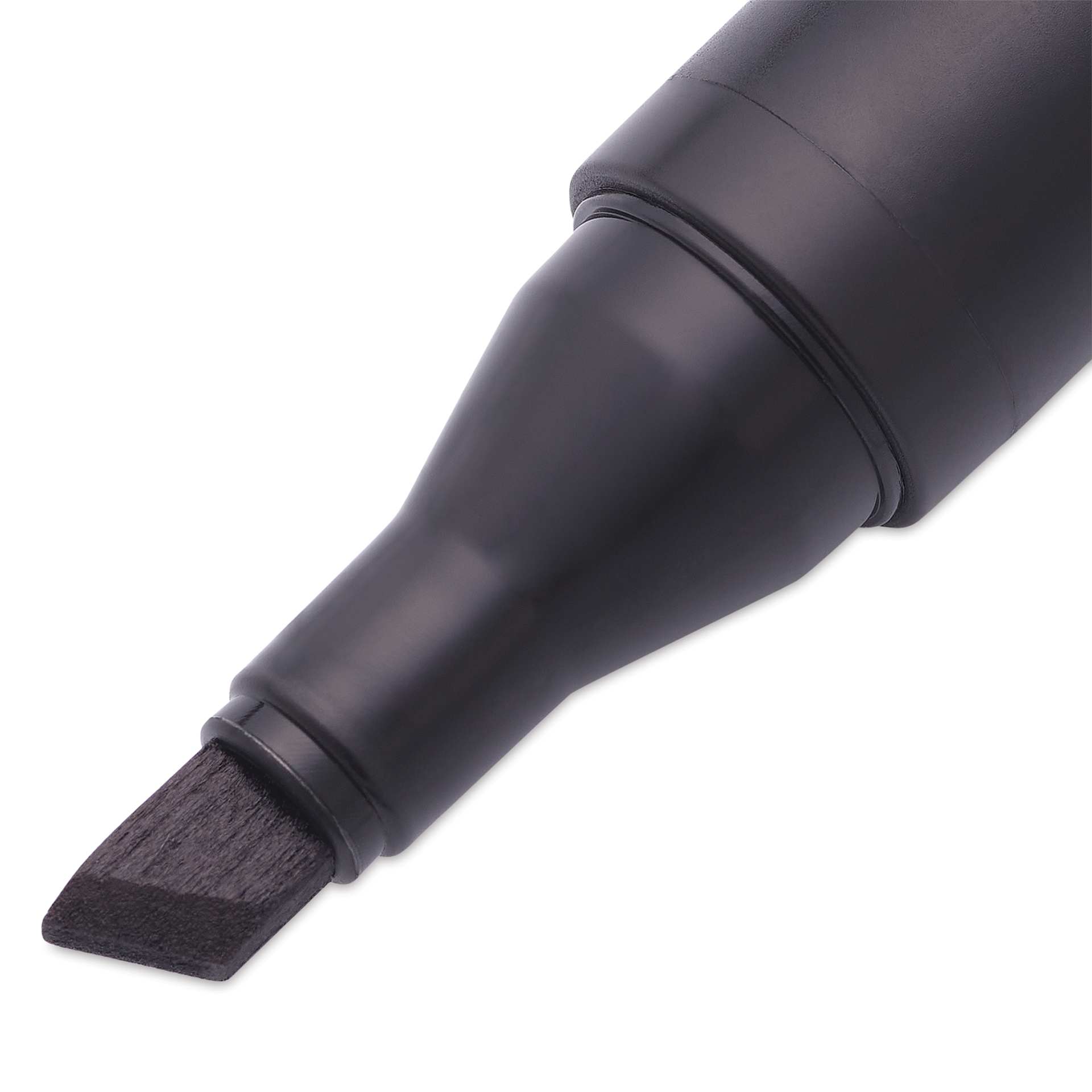 Blick Studio Alcohol Art Marker - 020 Black, close-up of the chisel tip