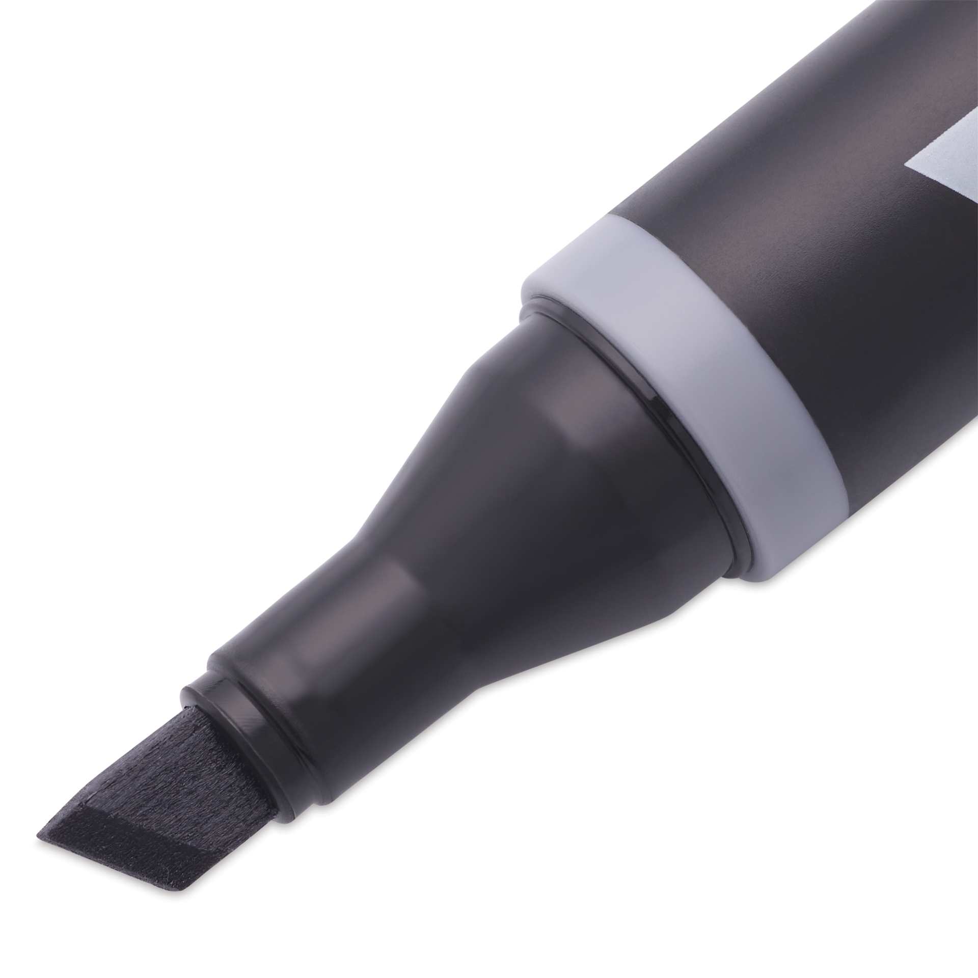 Blick Studio Alcohol Art Marker - 021 Basic Gray 3, close-up of the chisel tip