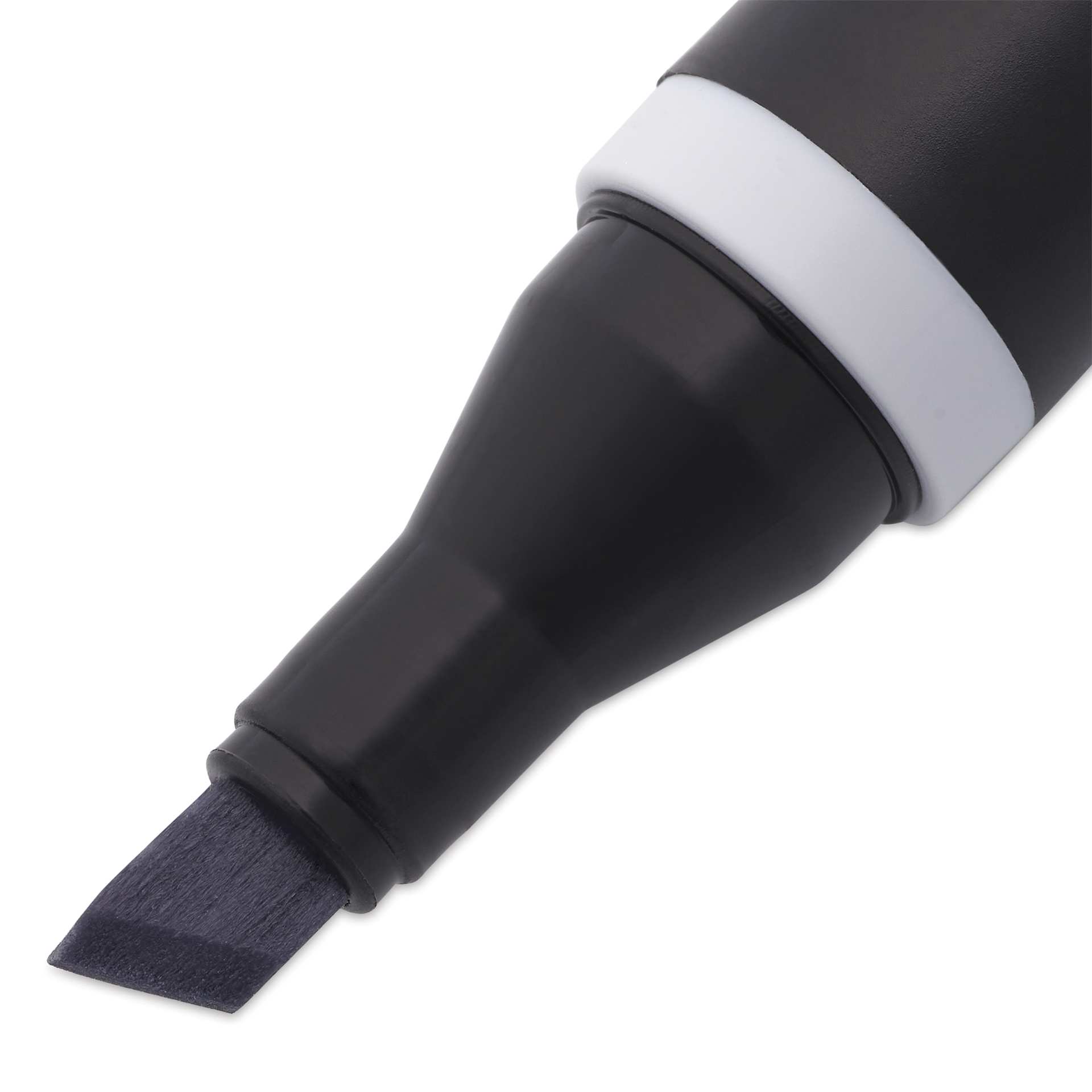 Blick Studio Alcohol Art Marker - 027 Cool Gray 50%, close-up of the chisel tip