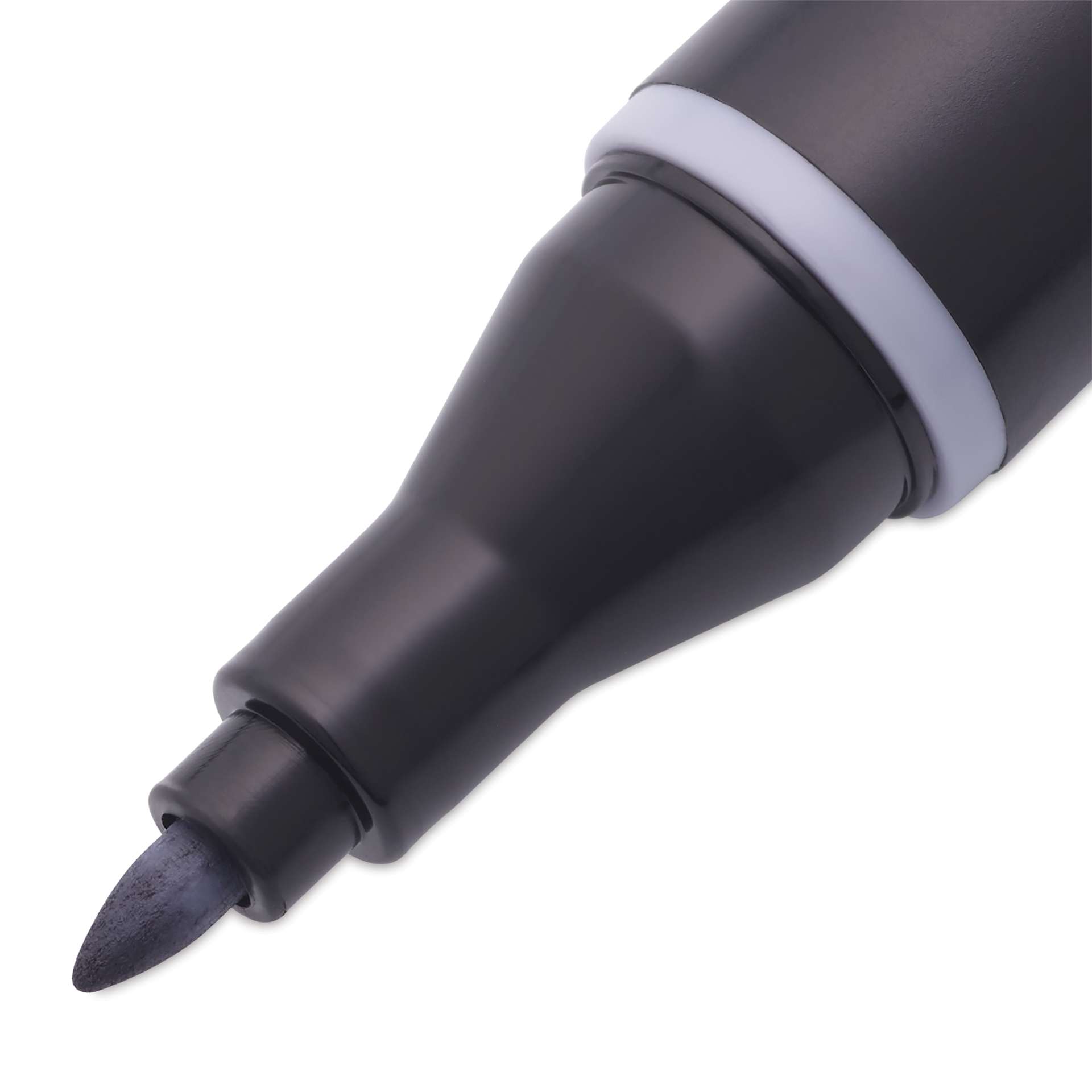 Blick Studio Alcohol Art Marker - 028 Cool Gray 60%, close-up of the fine tip