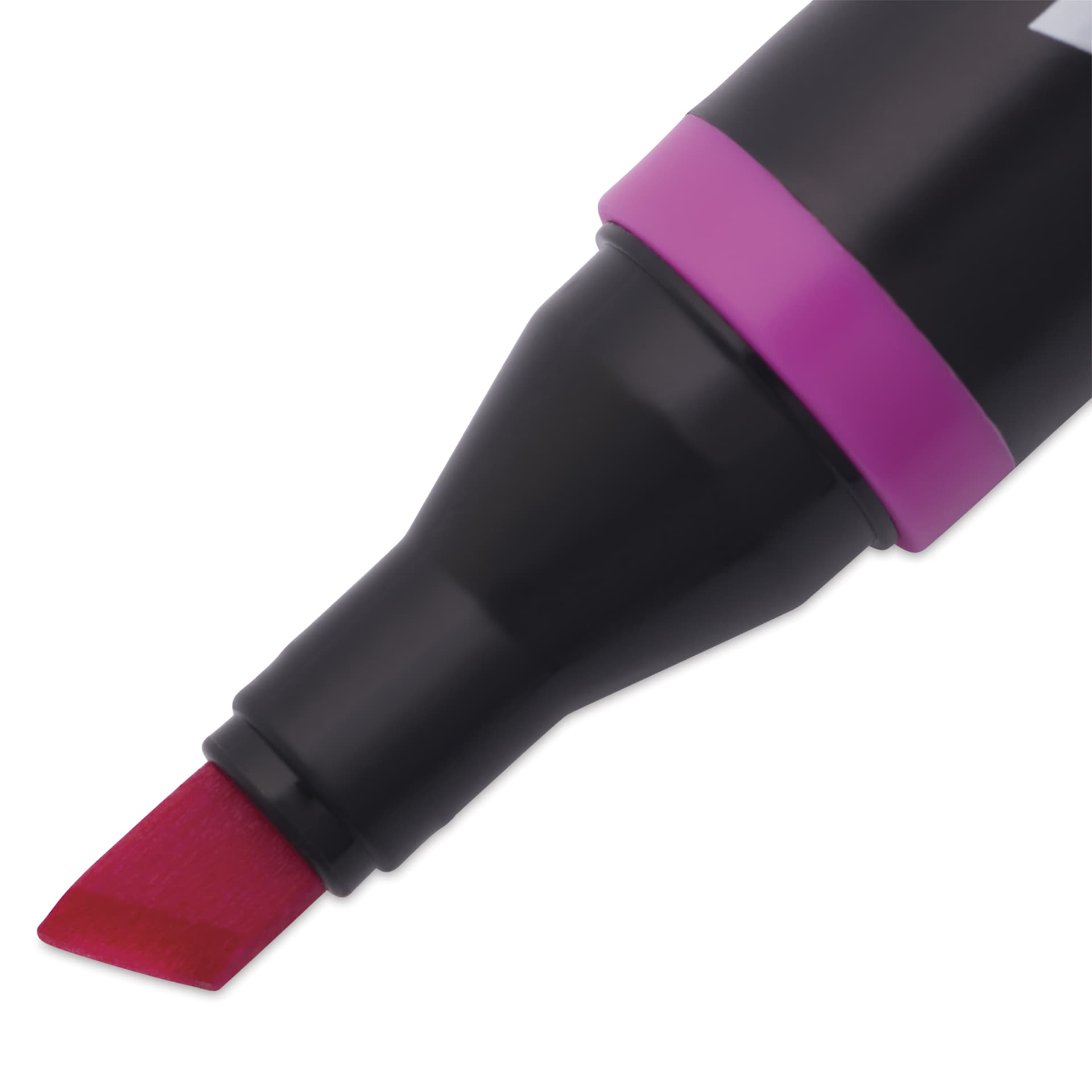 Blick Studio Alcohol Art Marker - 077 Magenta, close-up of the chisel tip