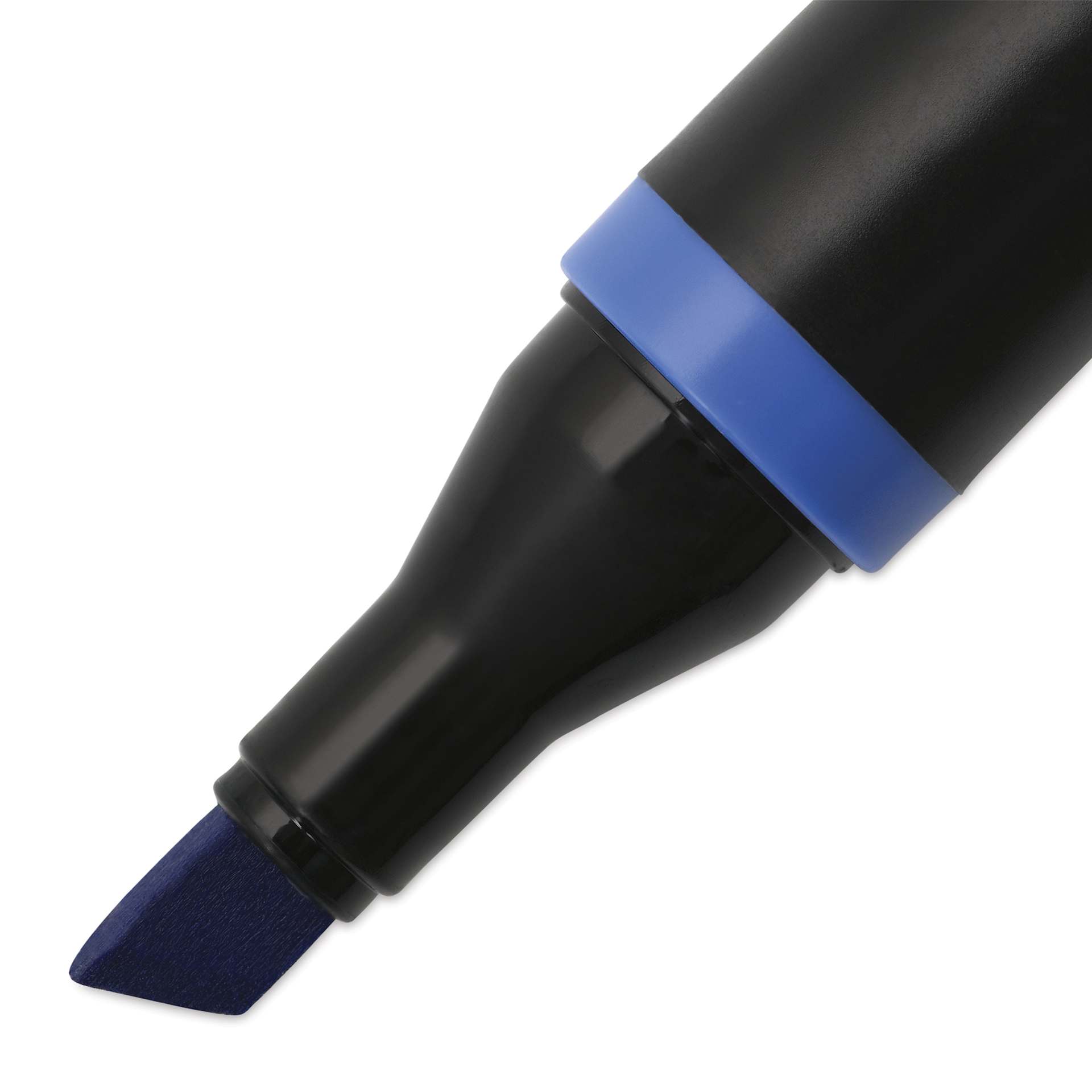 Blick Studio Alcohol Art Marker - 561 Cornflower Blue, close-up of the chisel tip