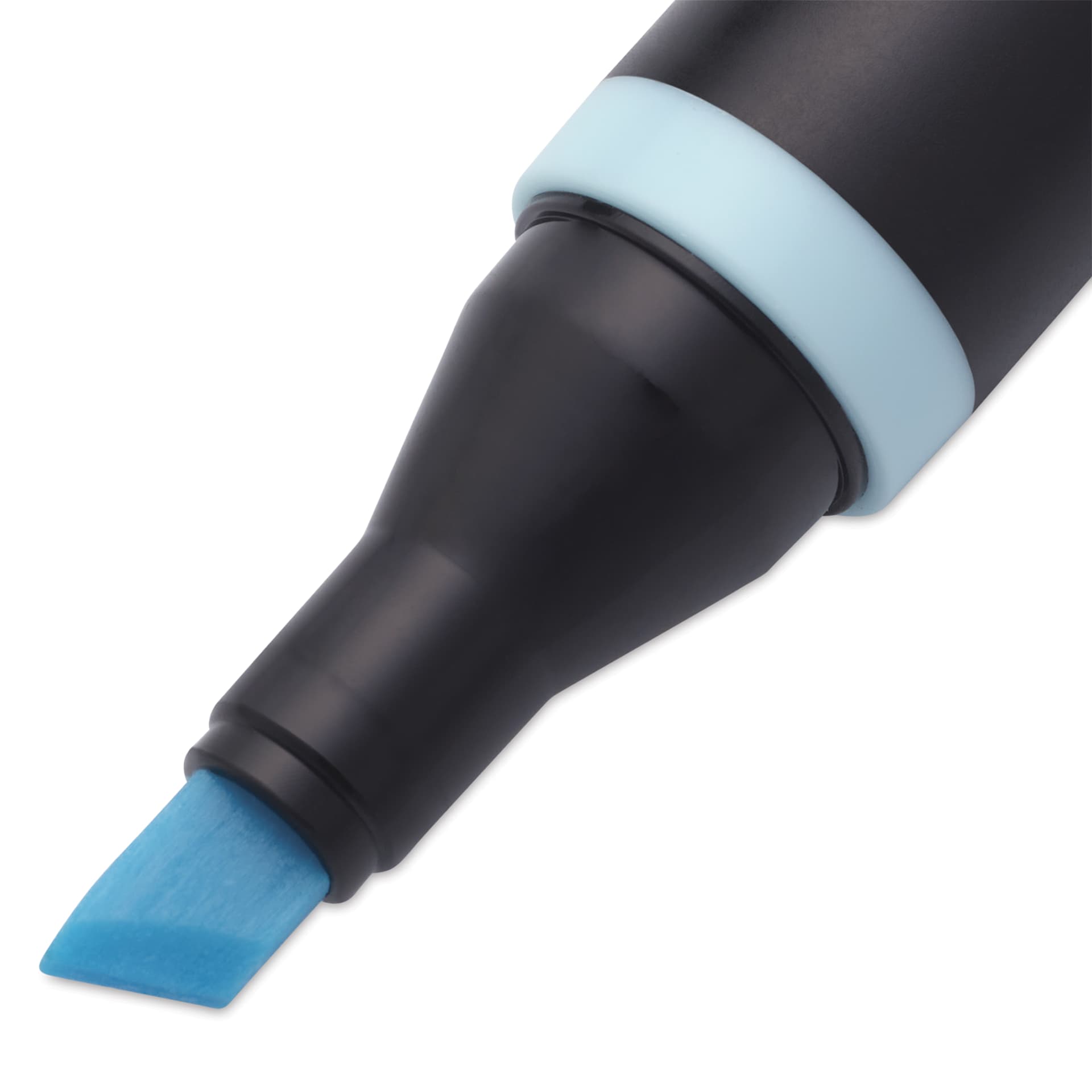 Blick Studio Alcohol Art Marker - 015 Horizon Blue, close-up of the chisel tip