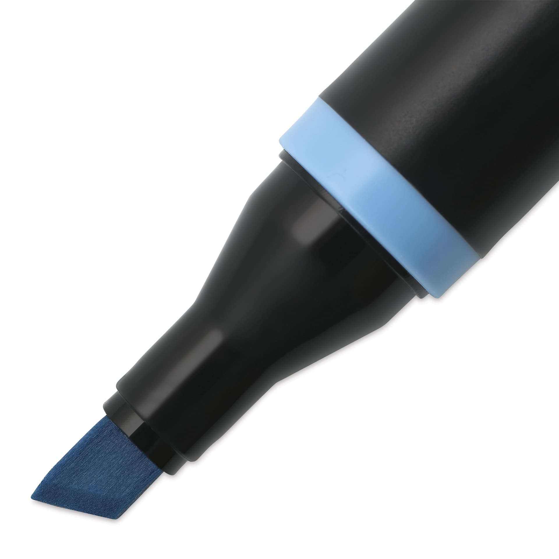 Blick Studio Alcohol Art Marker - 565 Dusk Blue, closeup of the chisel tip