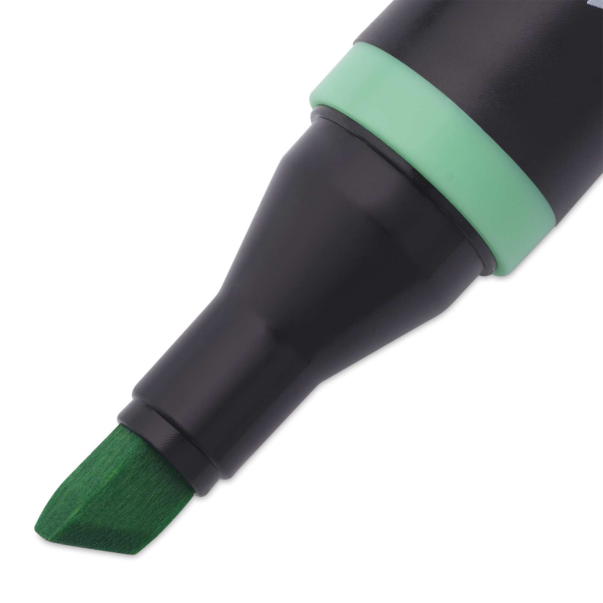 Blick Studio Alcohol Art Marker - 067 Bright Green, close-up of the chisel tip