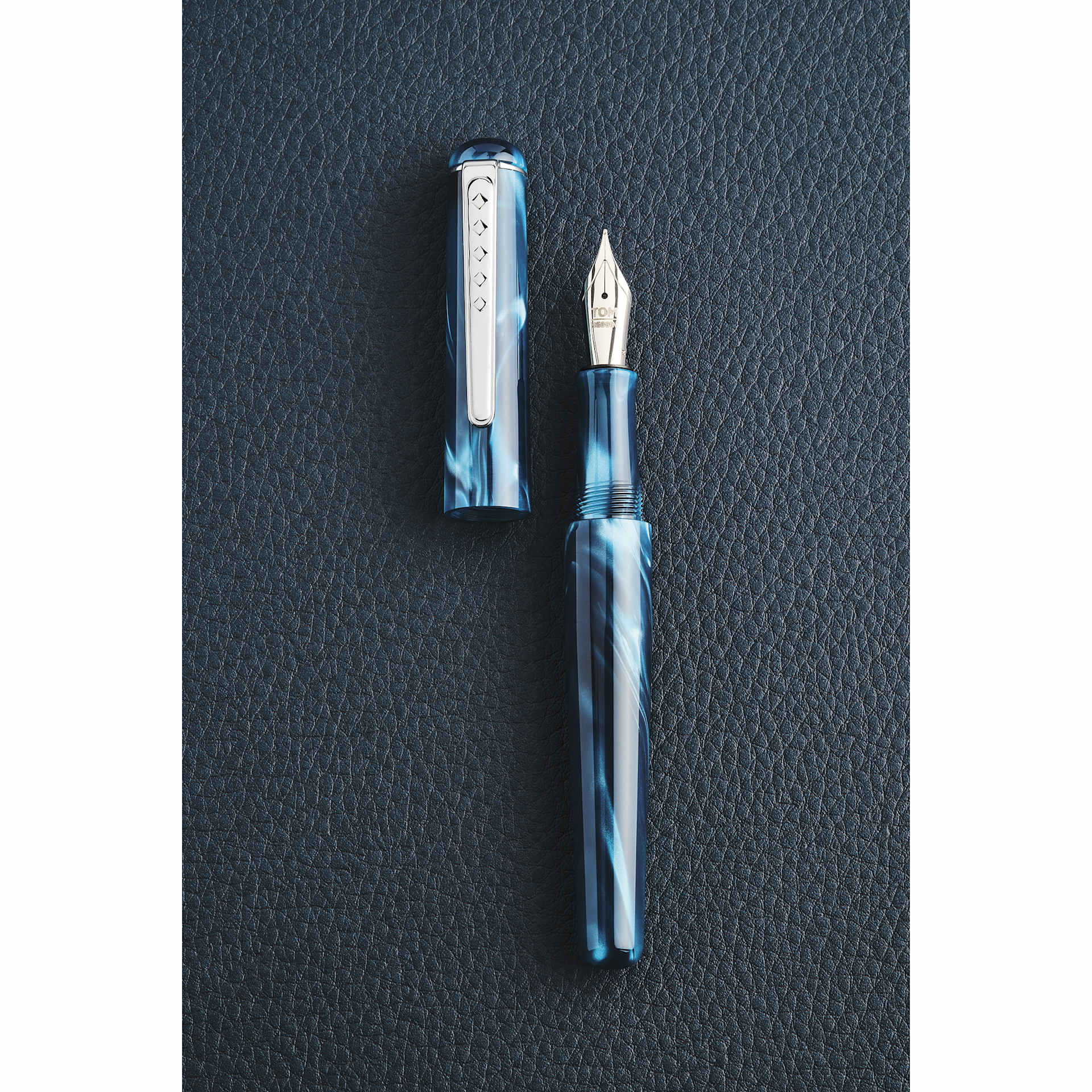 Tom Hessin Charles Collection Fountain Pen - Thames Blue, pen and cap laid out