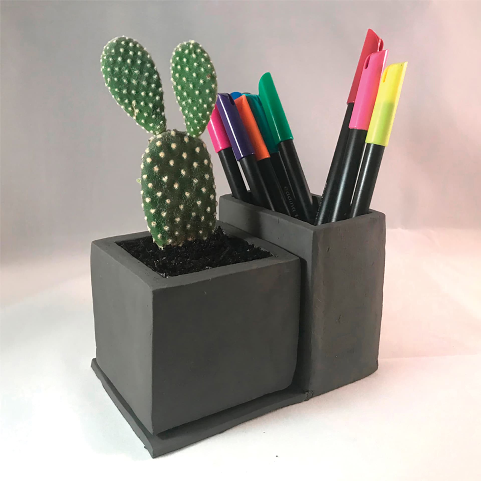 Sio-2 Plus Clay - 2.2 lb, Black - finished holder for a small plant and writing utensils