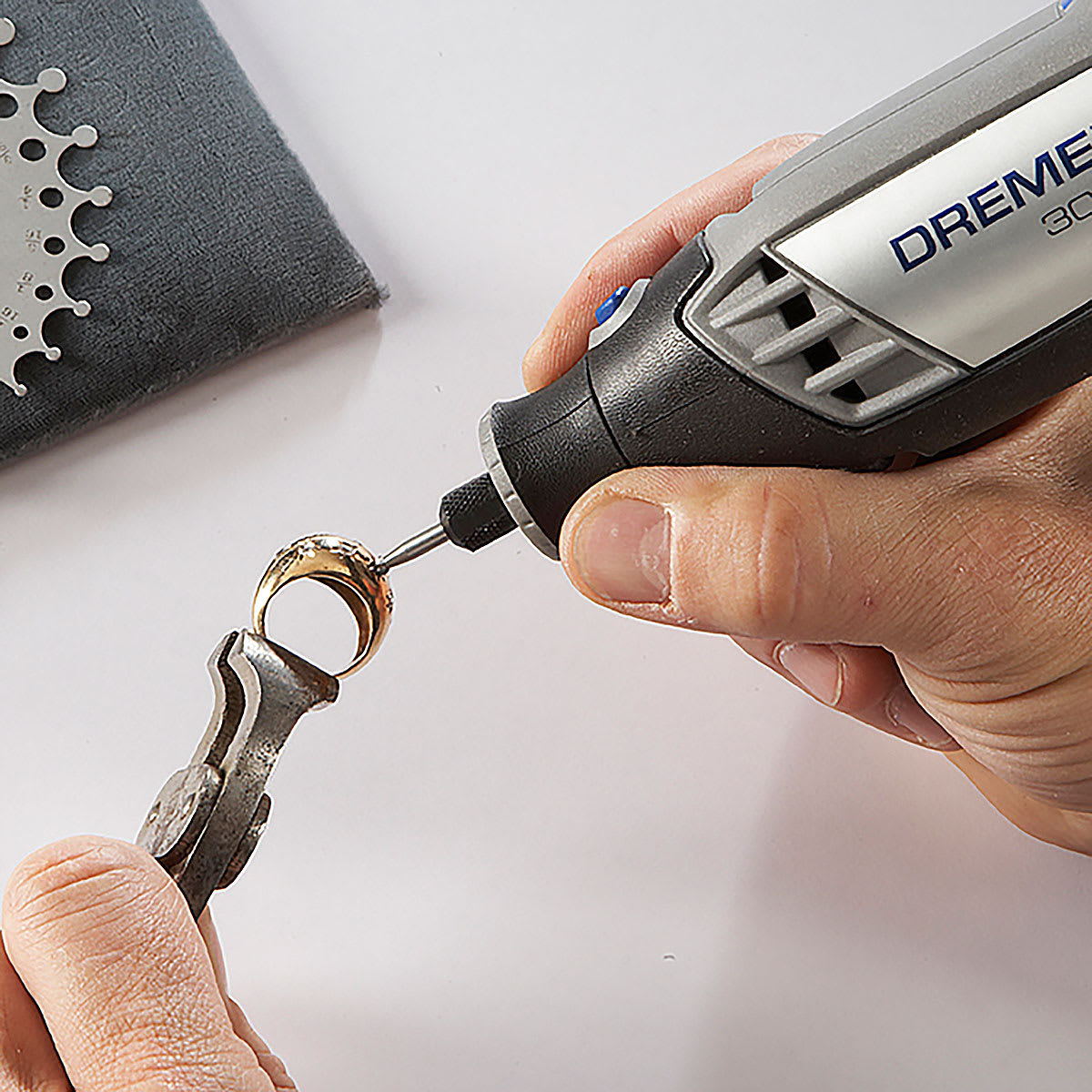 Dremel 3000 Variable Speed Rotary Tool - Example of use repairing ring