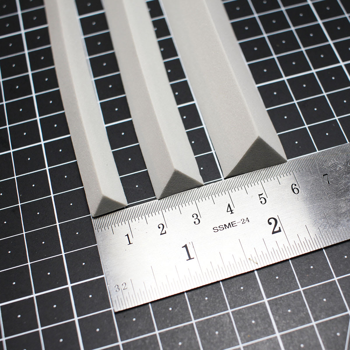 SKS Props HD-Foam Dowels - Comparison of three Triangle Sizes available