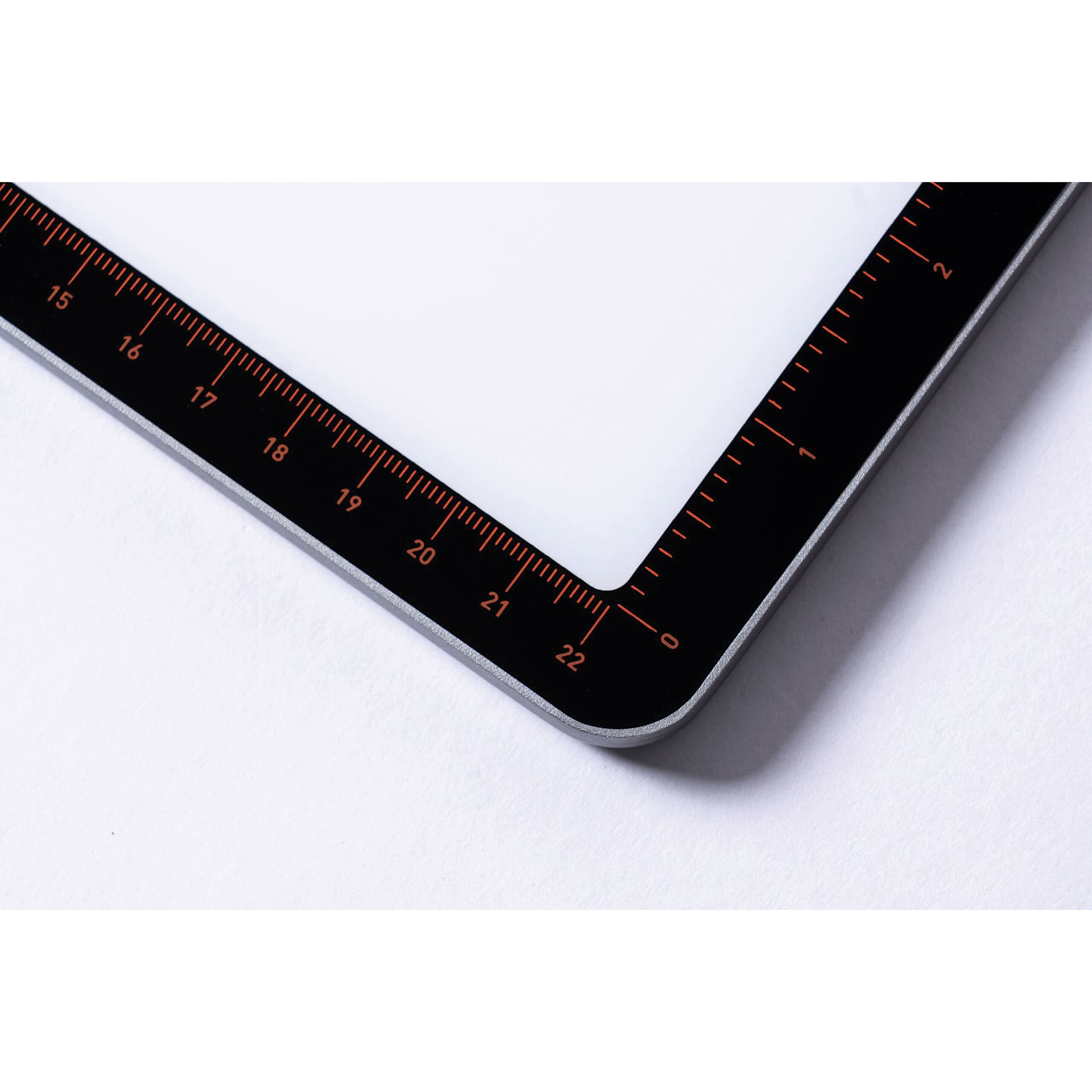 Daylight Tabla Go Rechargeable Light Pad - corner with measurements