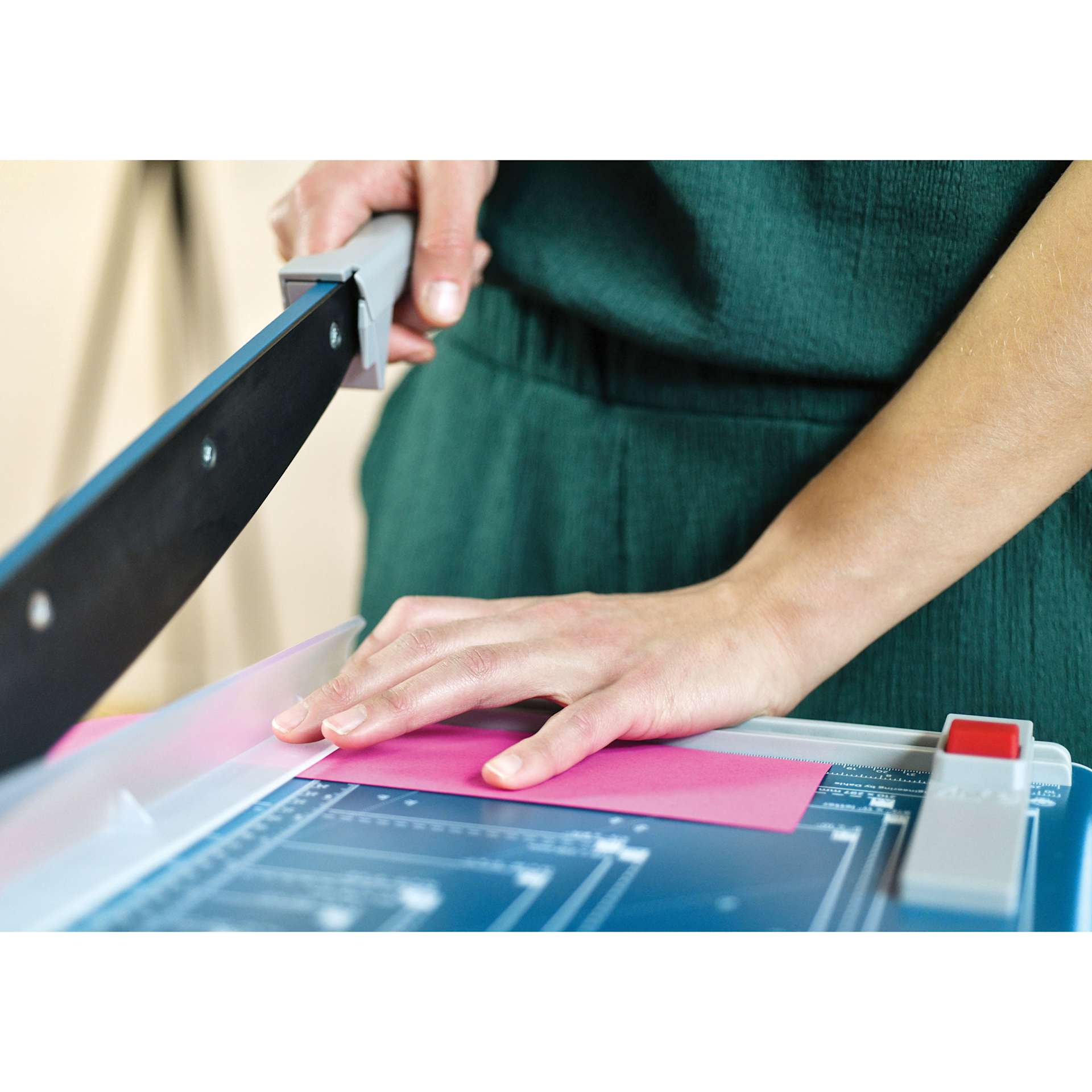 Dahle Professional Series Guillotine Paper Trimmer - 18" Cutting Length, 22-3/4" x 11-1/4" - slicing paper