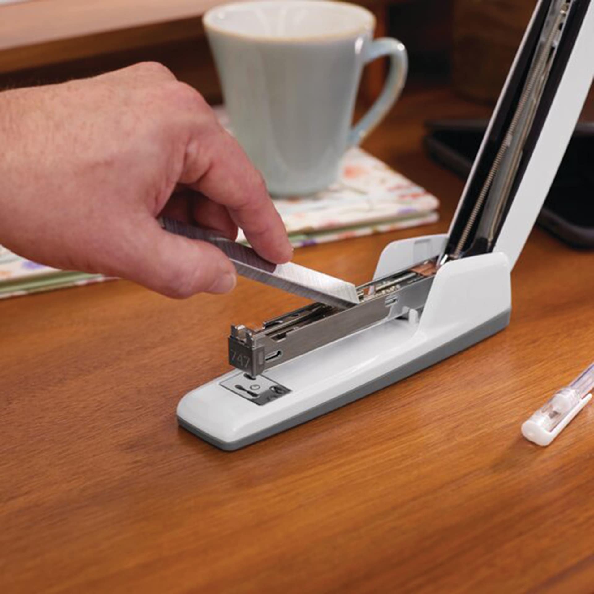 Swingline 747 Business Stapler - Arctic White having staples loaded