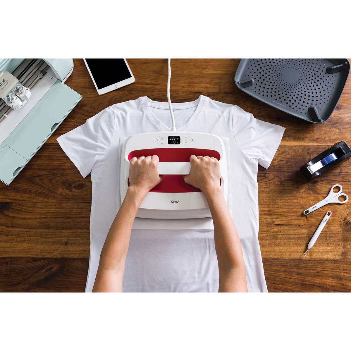 Cricut Adult T-Shirt Blank (Person heat setting design to shirt, EasyPress separately)