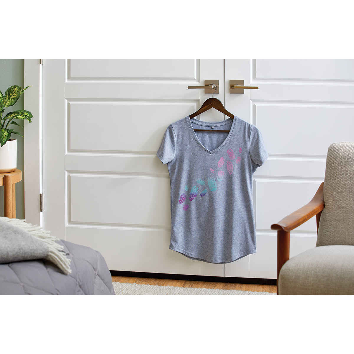 Cricut Adult T-Shirt Blank - Small, V-Neck, Gray (Shirt with design)