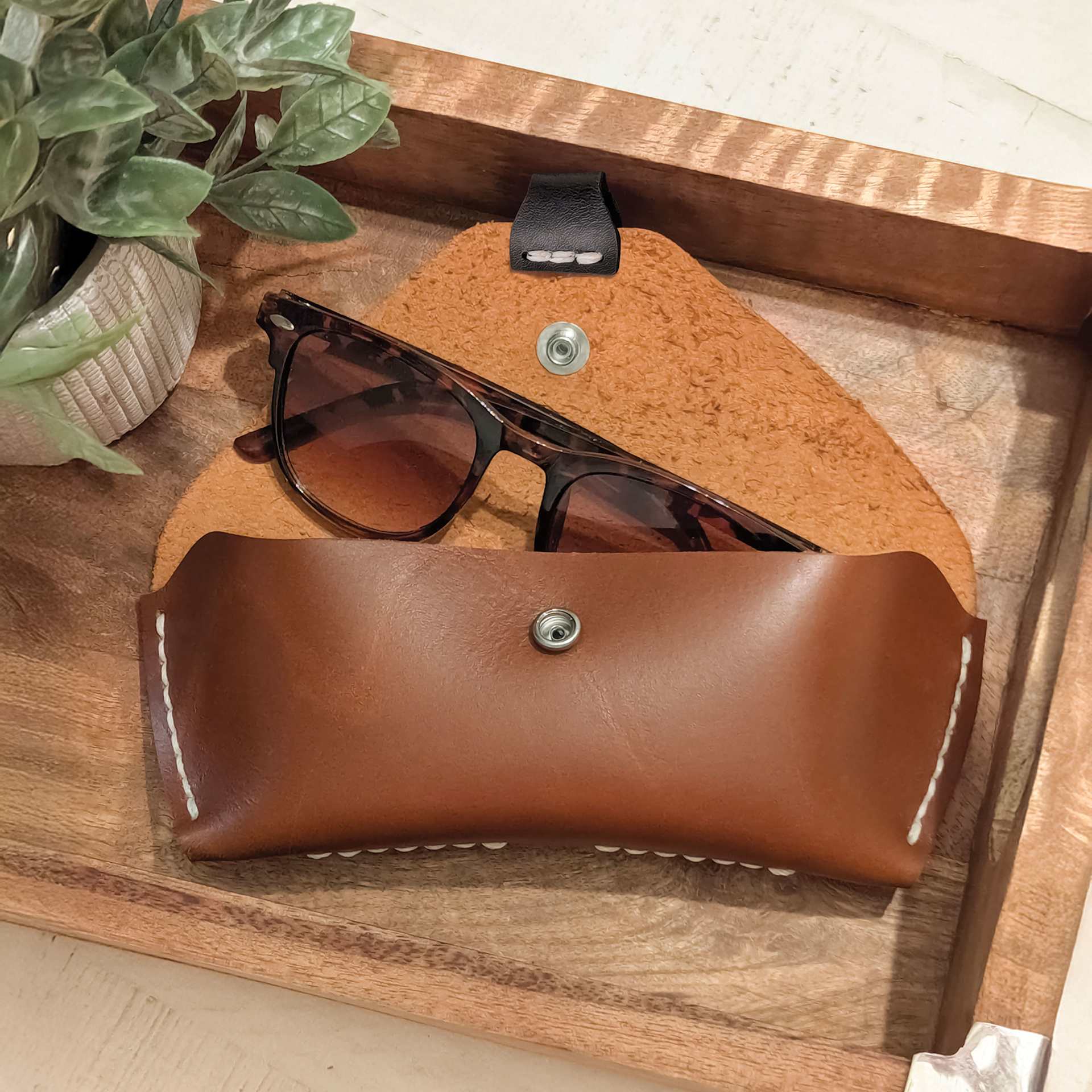 Realeather Essential Eyewear Case Kit, sunglasses in finished kit (sunglasses not included)
