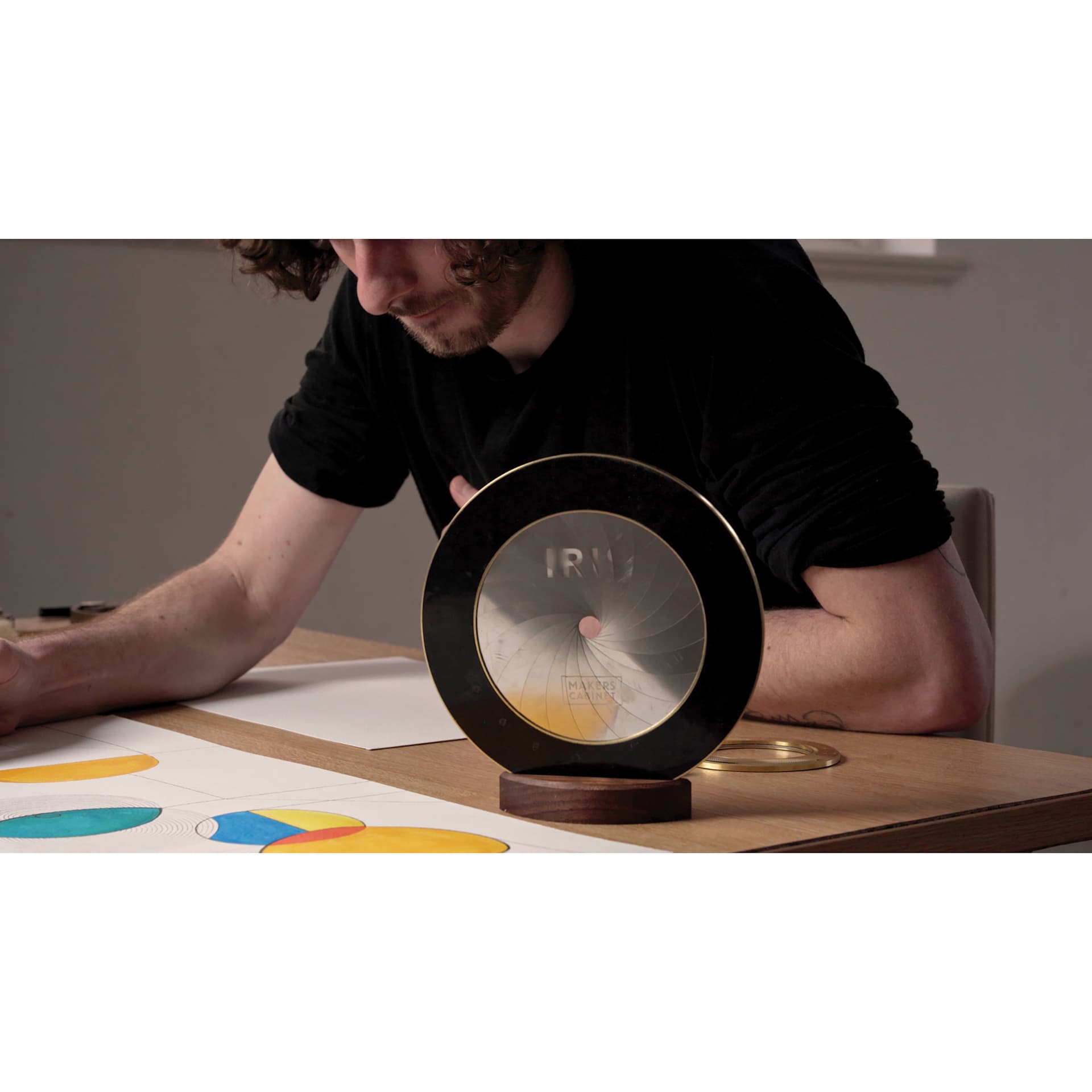 Makers Cabinet Iris Circle Tool - Large, 4-3/4", closed to a small circle