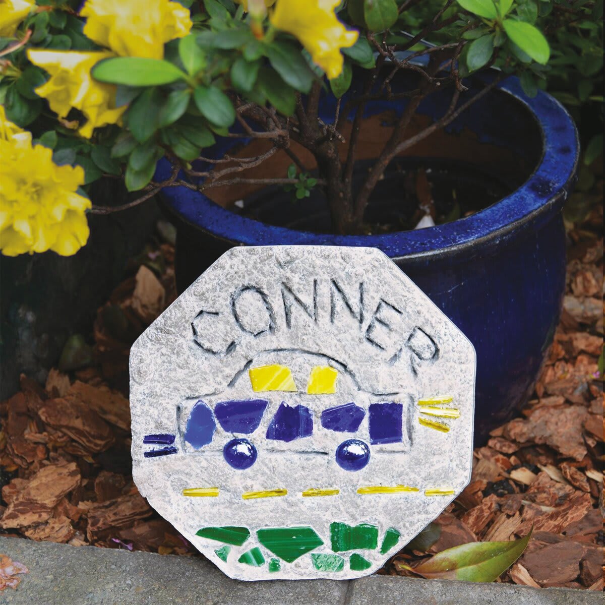 Milestones Kids’ Mosaic Stepping Stone Kit (Sample completed mosaic stepping stone)