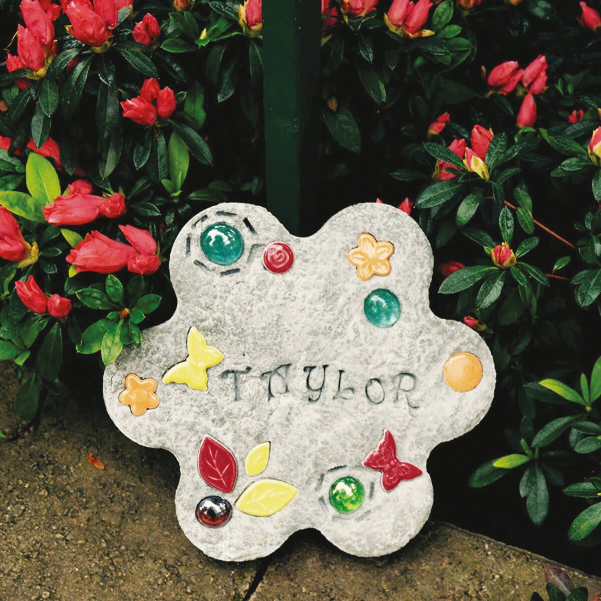 Milestones Kids’ Garden Tile Stepping Stone Kit (Sample completed garden tile)