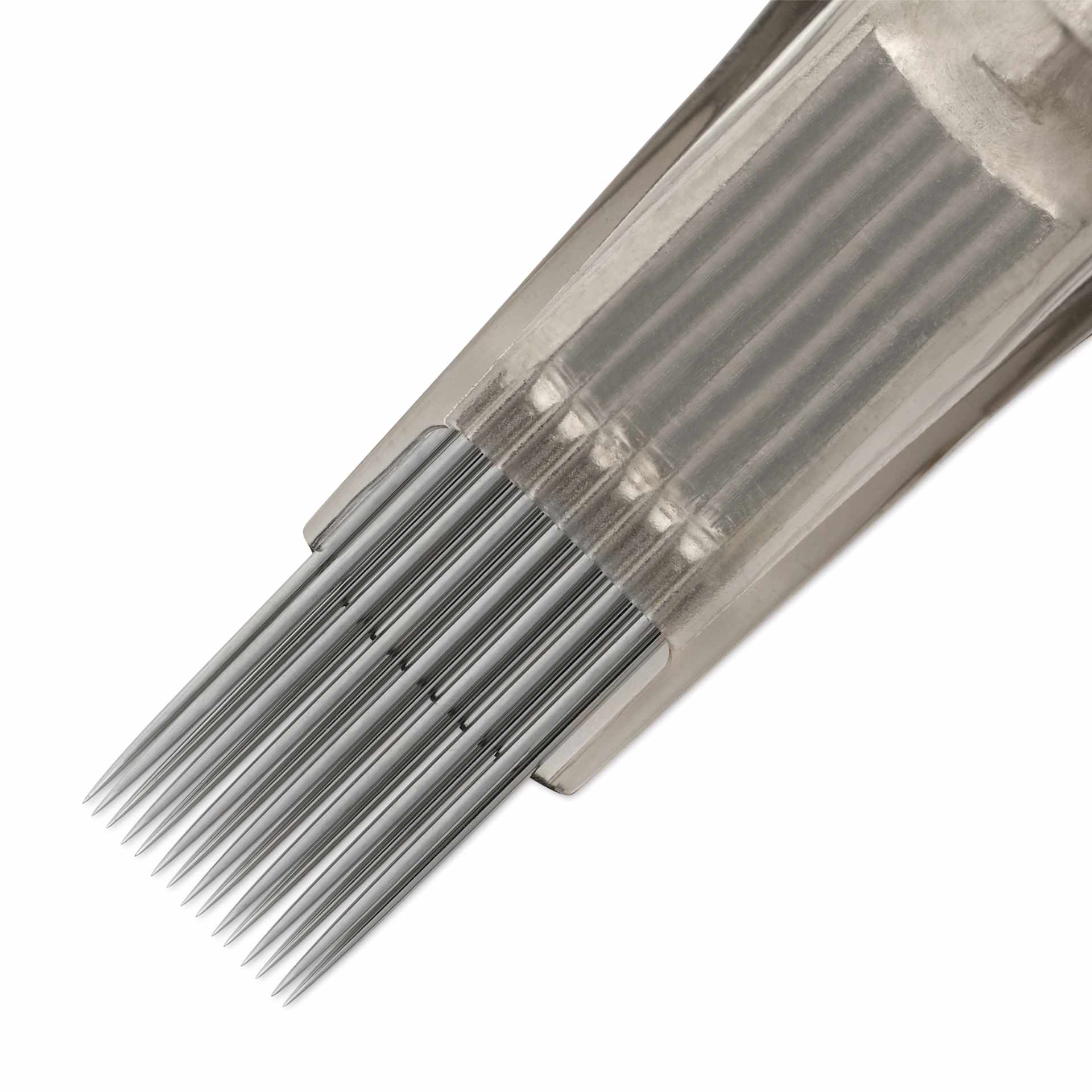 Peak Quartz Magnum Medium Taper Tattoo Needle Cartridges - #12, 15 Needles, Pkg of 20, close-up of needle
