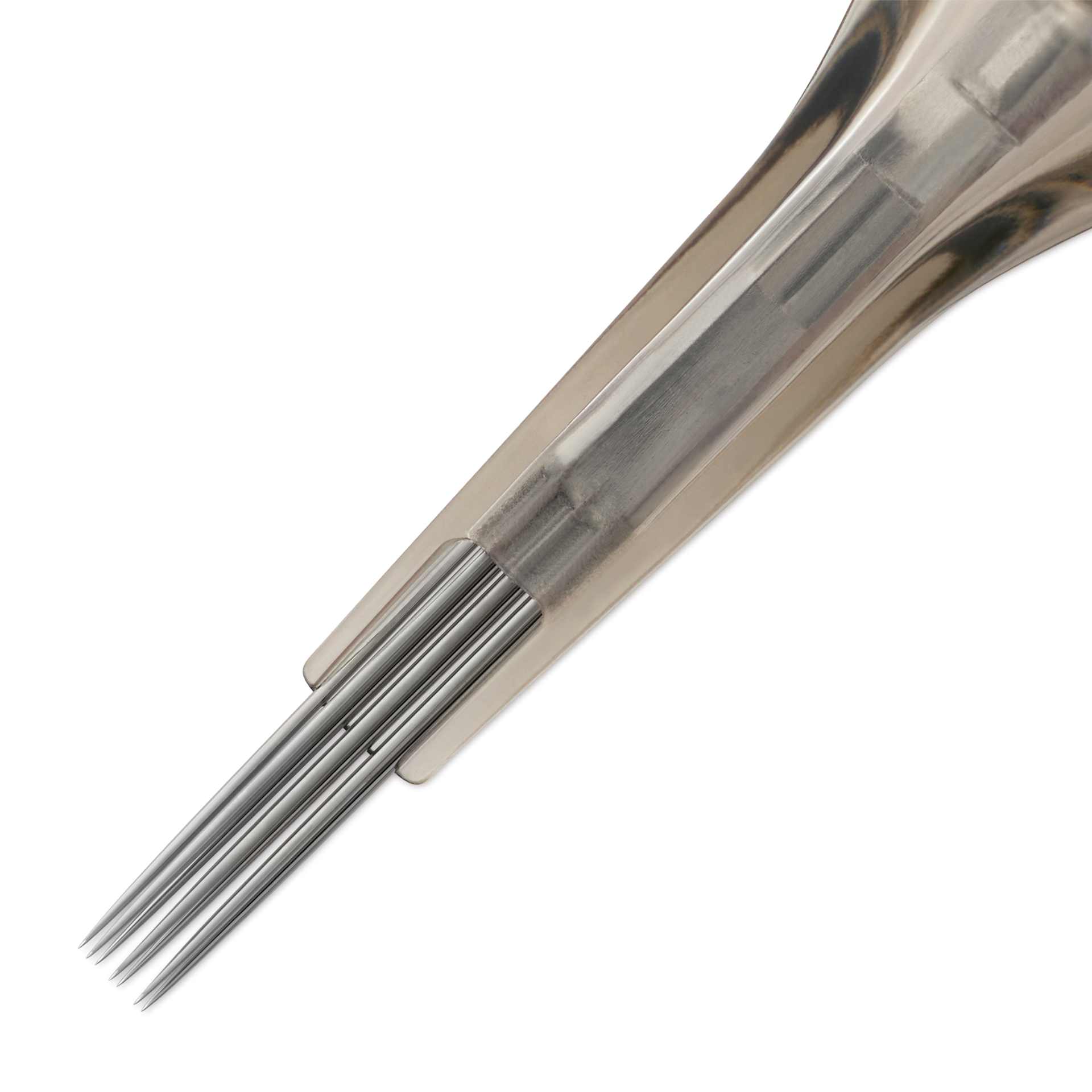 Peak Quartz Magnum Medium Taper Tattoo Needle Cartridges - #10, 7 Needles, Pkg of 20, close-up of needle