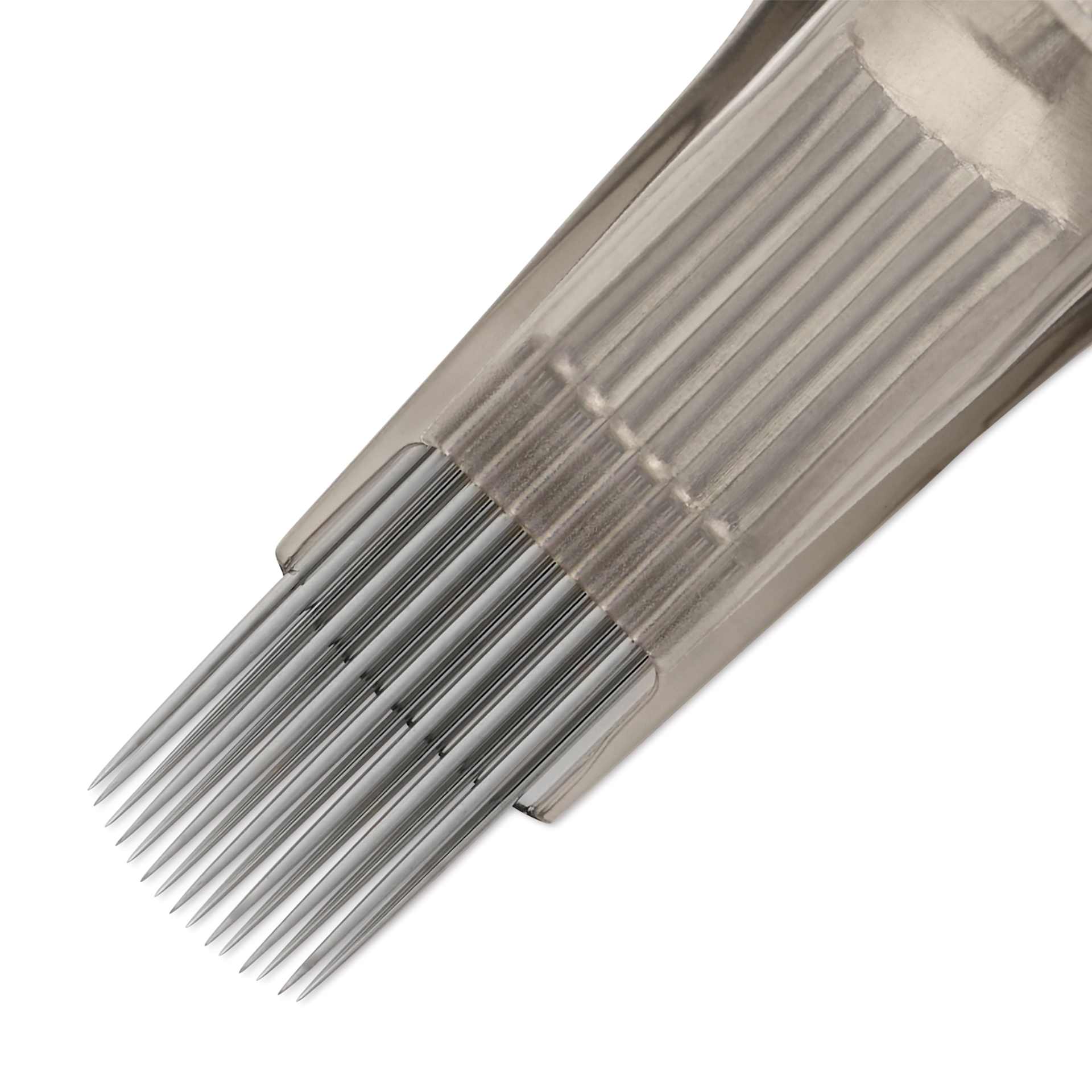 Peak Quartz Curved Magnum Medium Taper Tattoo Needle Cartridges - #12, 15 Needles, Pkg of 20, close-up of needle