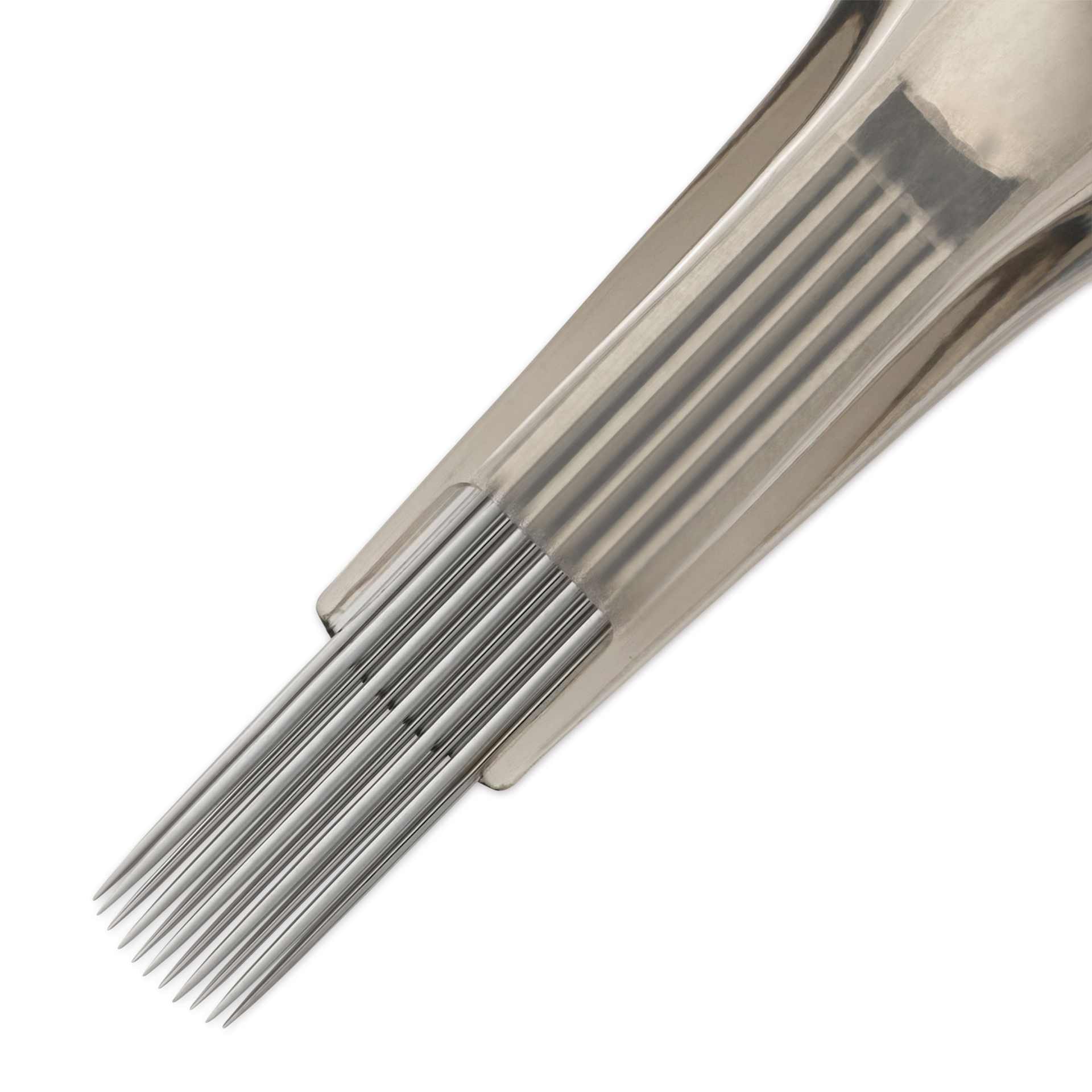 Peak Quartz Curved Magnum Medium Taper Tattoo Needle Cartridges - #10, 11 Needles, Pkg of 20, close-up of needle