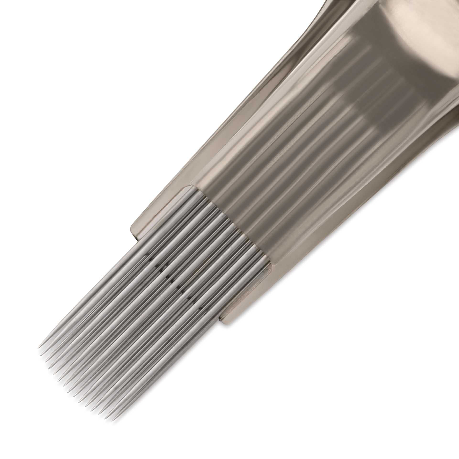 Peak Quartz Curved Magnum Medium Taper Tattoo Needle Cartridges - #10, 15 Needles, Pkg of 20, close-up of needle