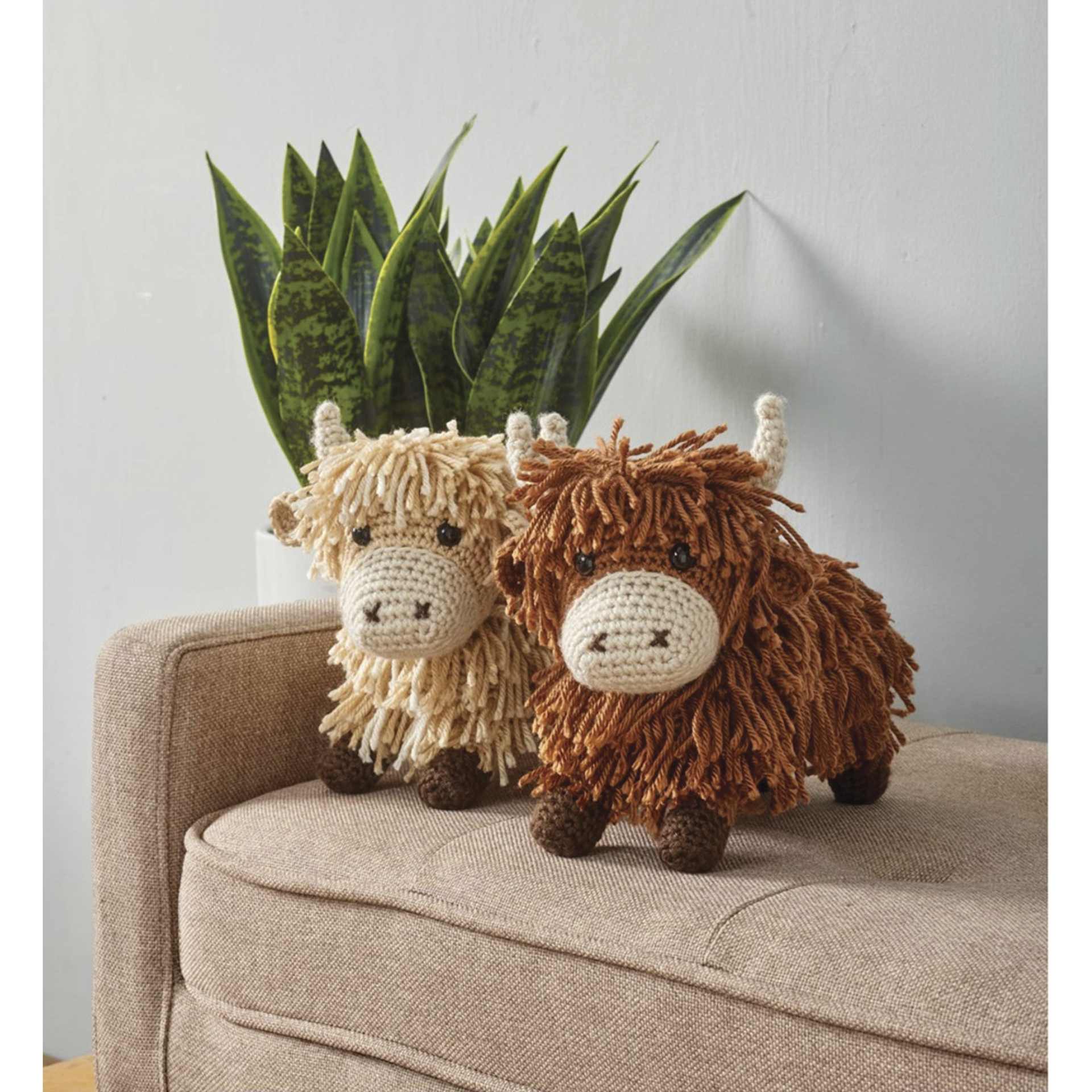 Leisure Arts Amigurumi Crochet Kit - Highland Cow (white sold separately)