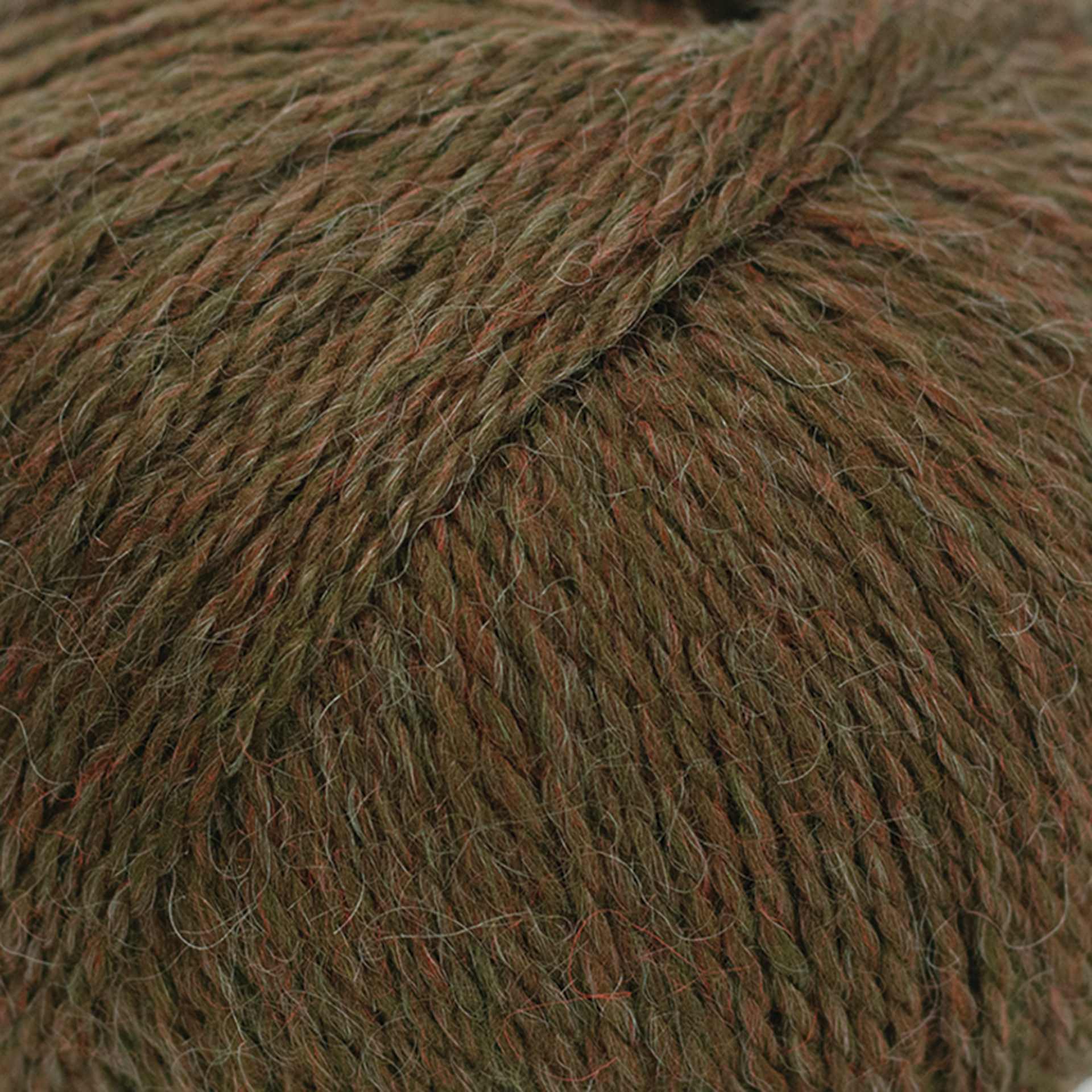 HiKoo Highland Lux Yarn - Bark close up to show texture