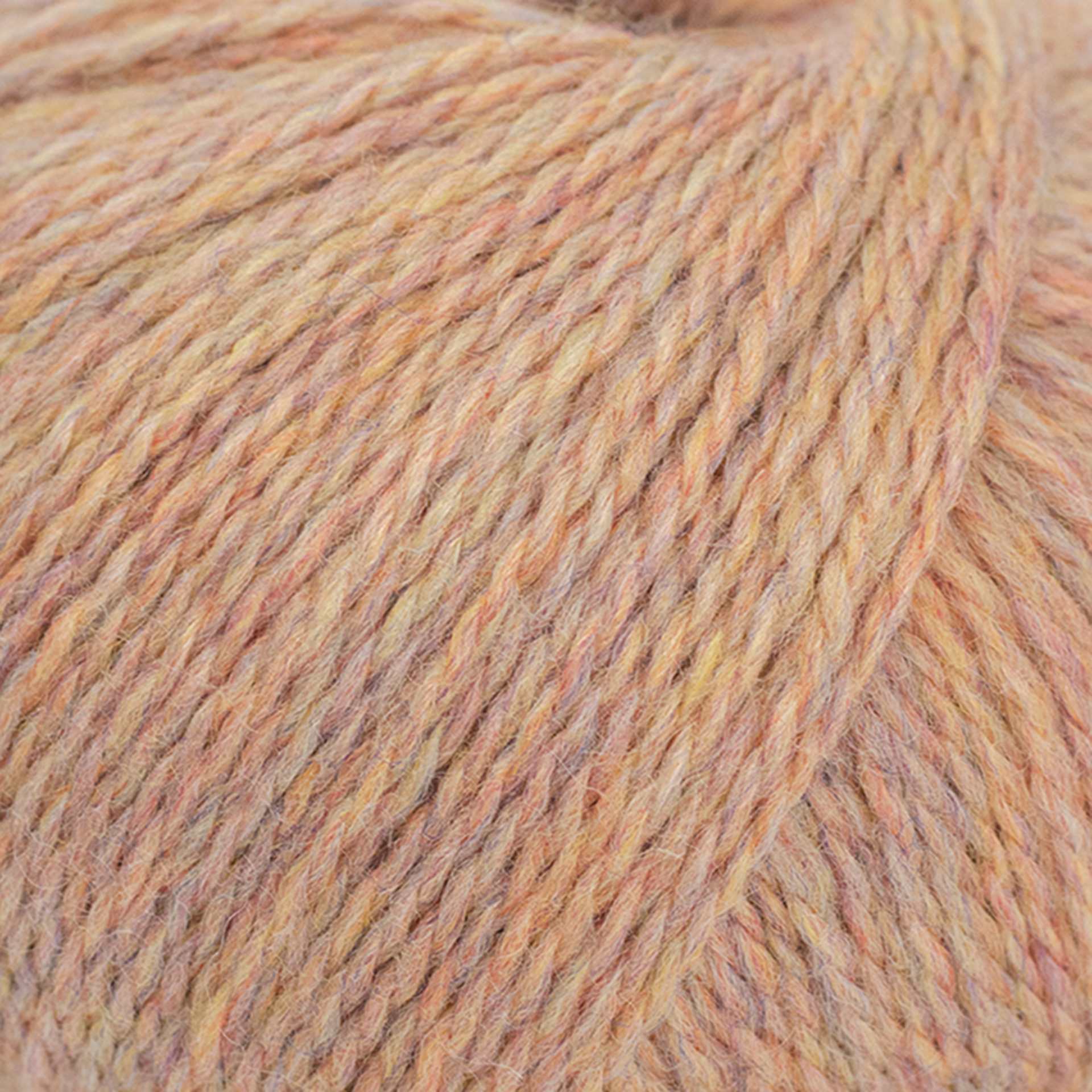 HiKoo Highland Lux Yarn - Conch close up to show texture