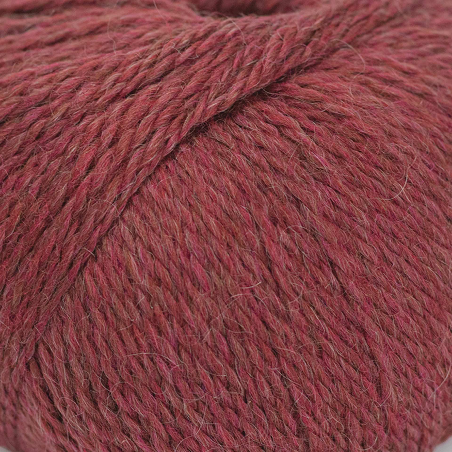 HiKoo Highland Lux Yarn - Wild Currant close up to see texture