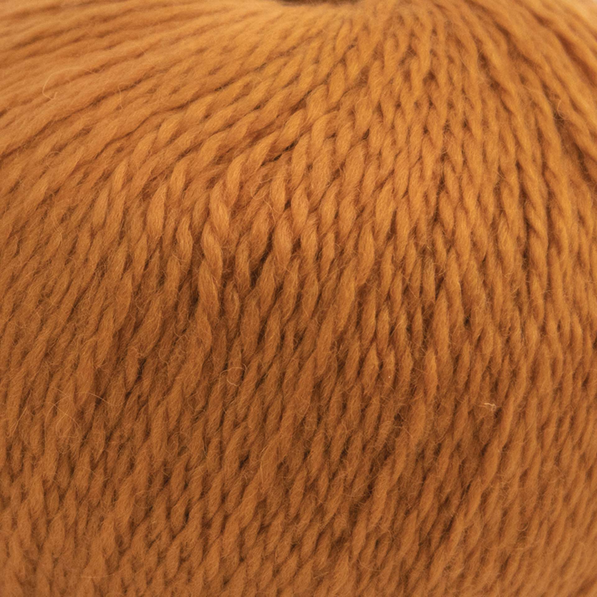 HiKoo Highland Lux Yarn - Amber close up to show texture