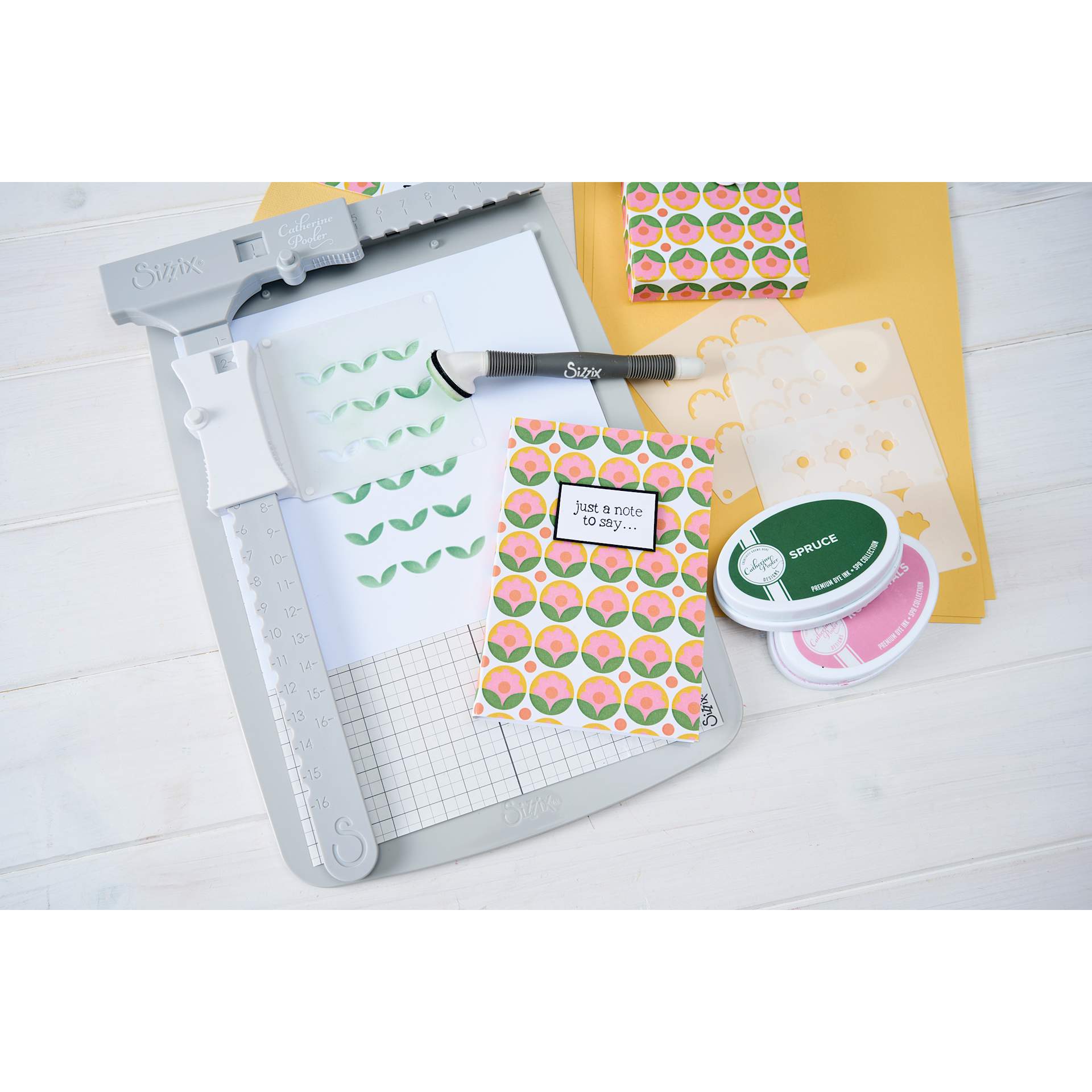 Sizzix Print & Pattern Mini Layered Stencils - Daisy completed card project